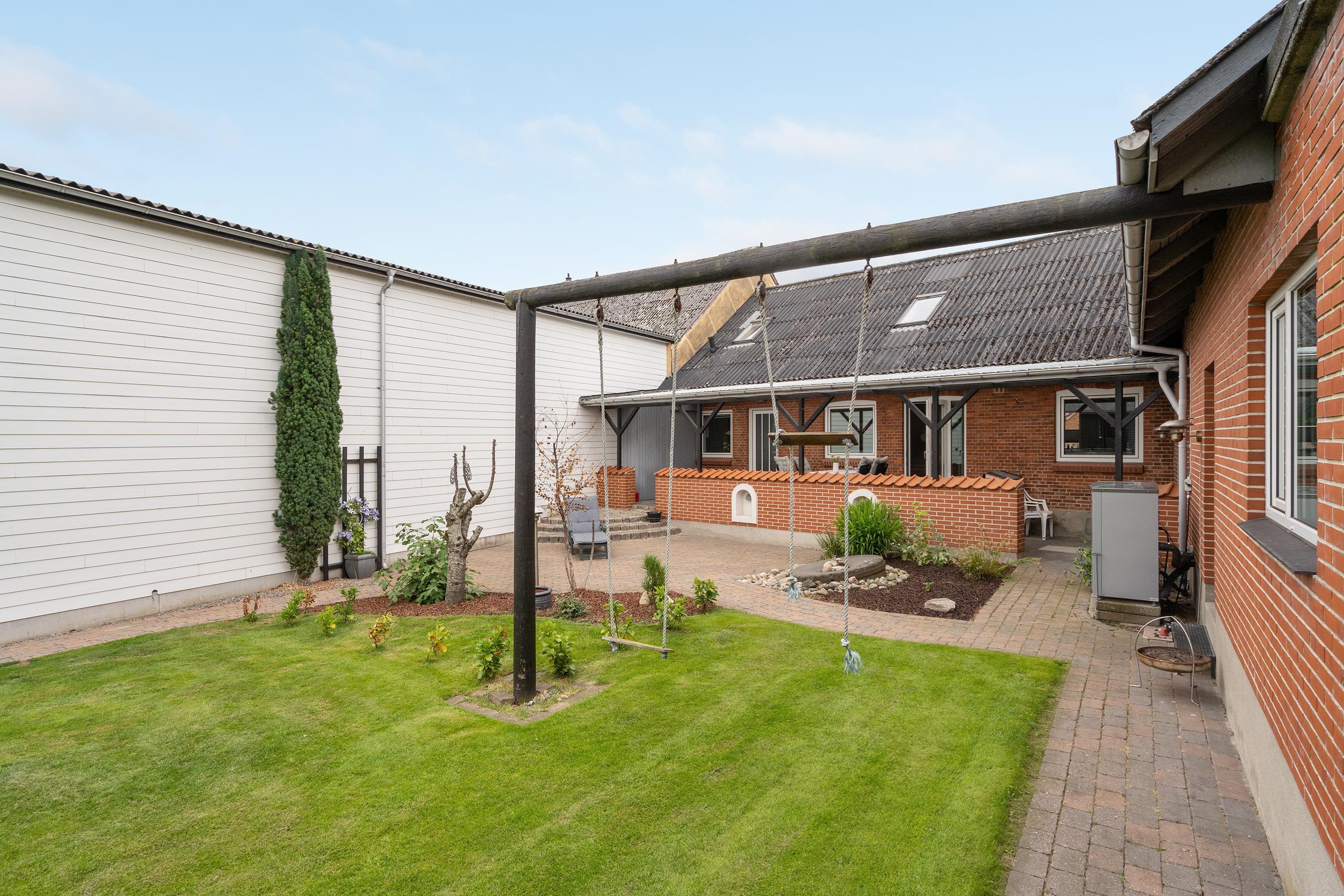 Fremhævet terrasse billede i fuldskærmstilstand. Billede af Østergade 5, Østrup, 9600 Aars