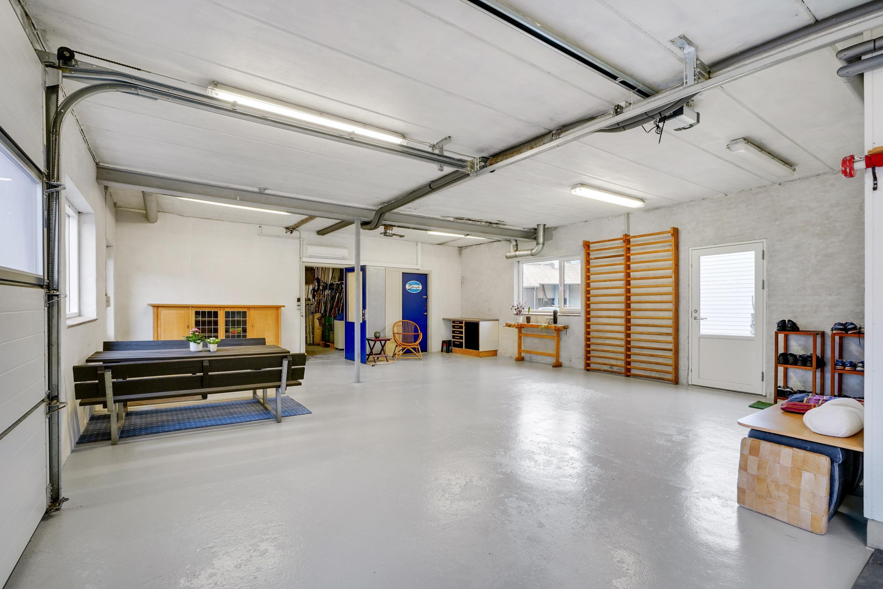 Fremhævet garage billede i fuldskærmstilstand. Billede af Østergade 5, Østrup, 9600 Aars