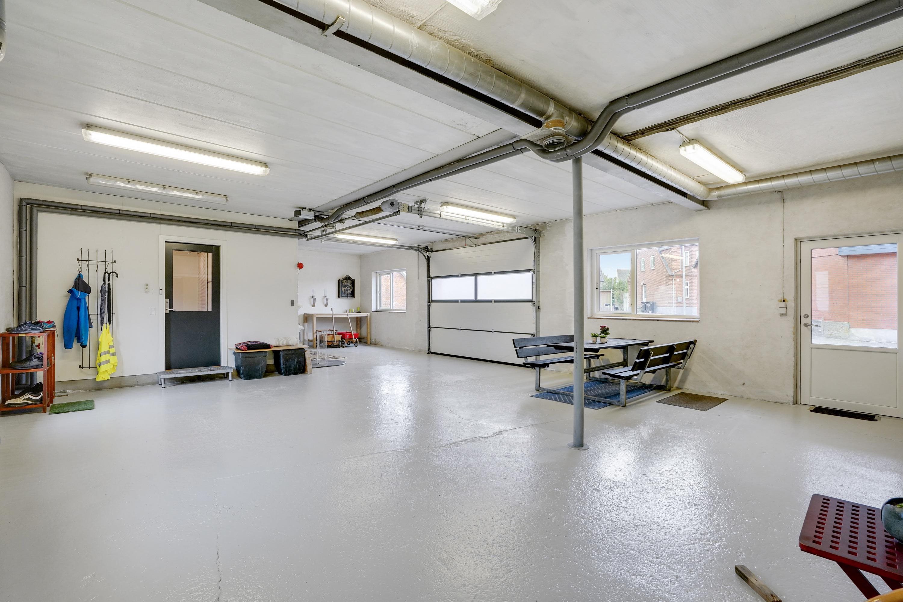 Fremhævet garage billede i fuldskærmstilstand. Billede af Østergade 5, Østrup, 9600 Aars