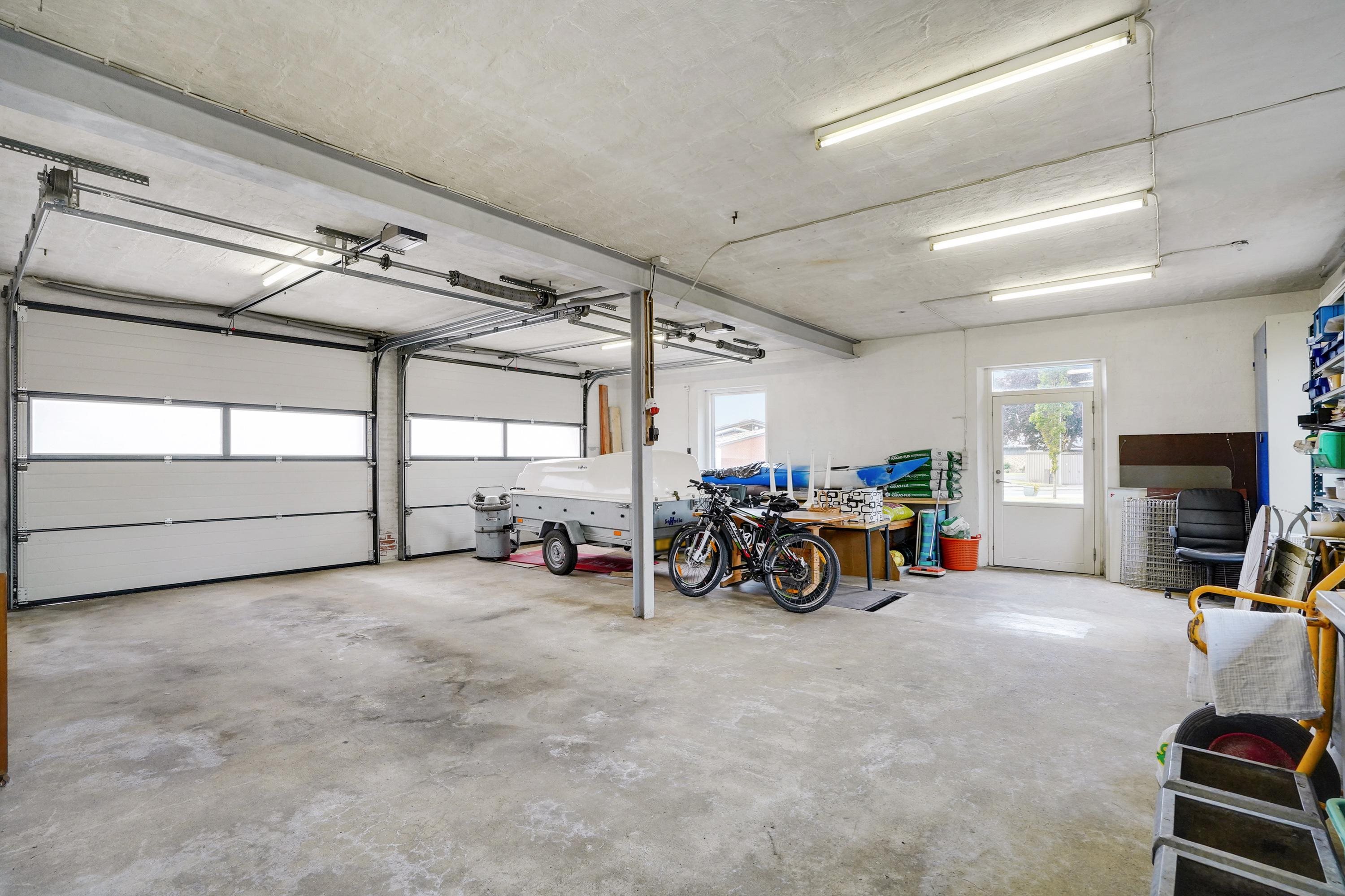 Fremhævet garage billede i fuldskærmstilstand. Billede af Østergade 5, Østrup, 9600 Aars