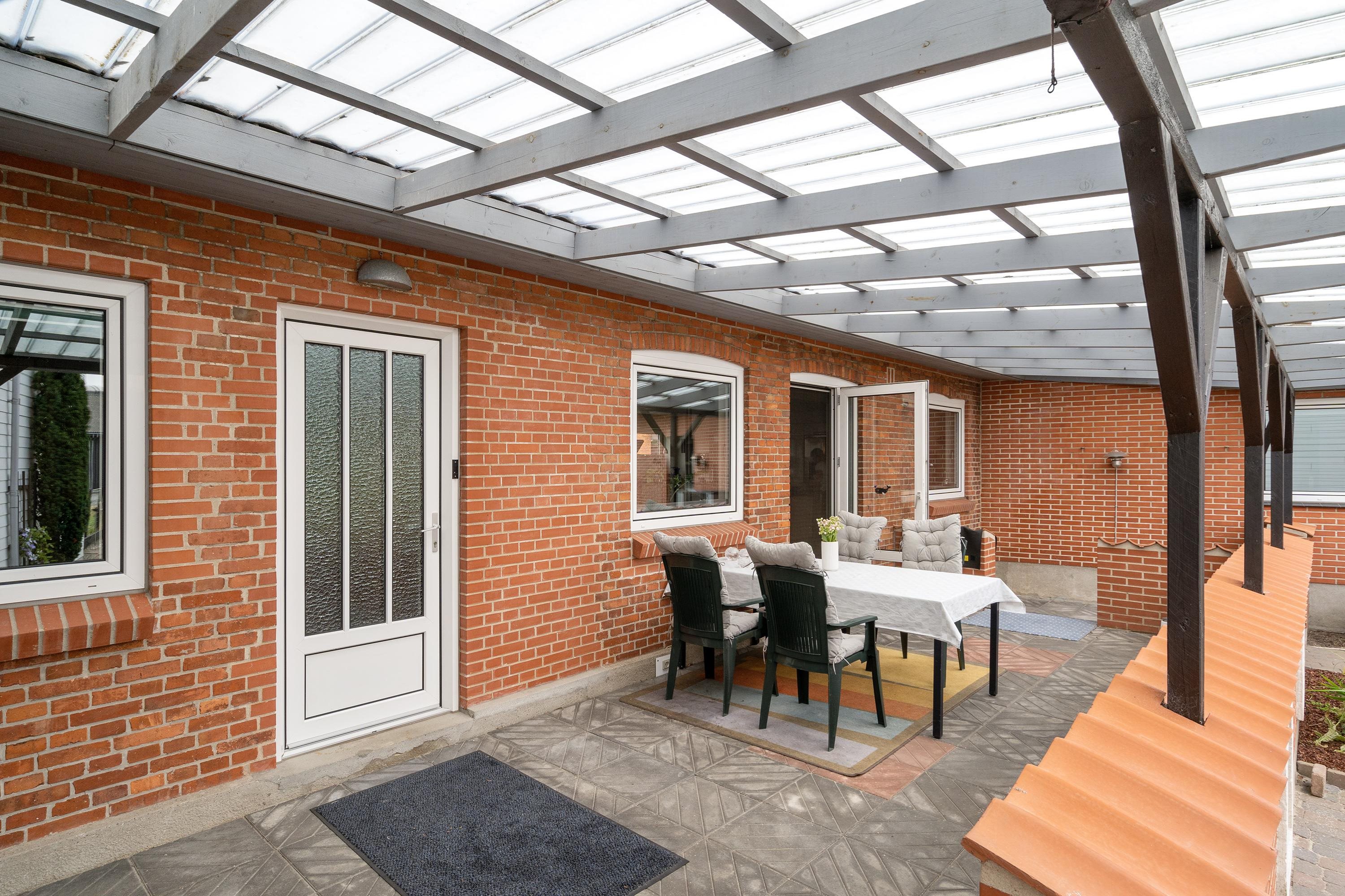 Fremhævet overdækket terrasse billede i fuldskærmstilstand. Billede af Østergade 5, Østrup, 9600 Aars