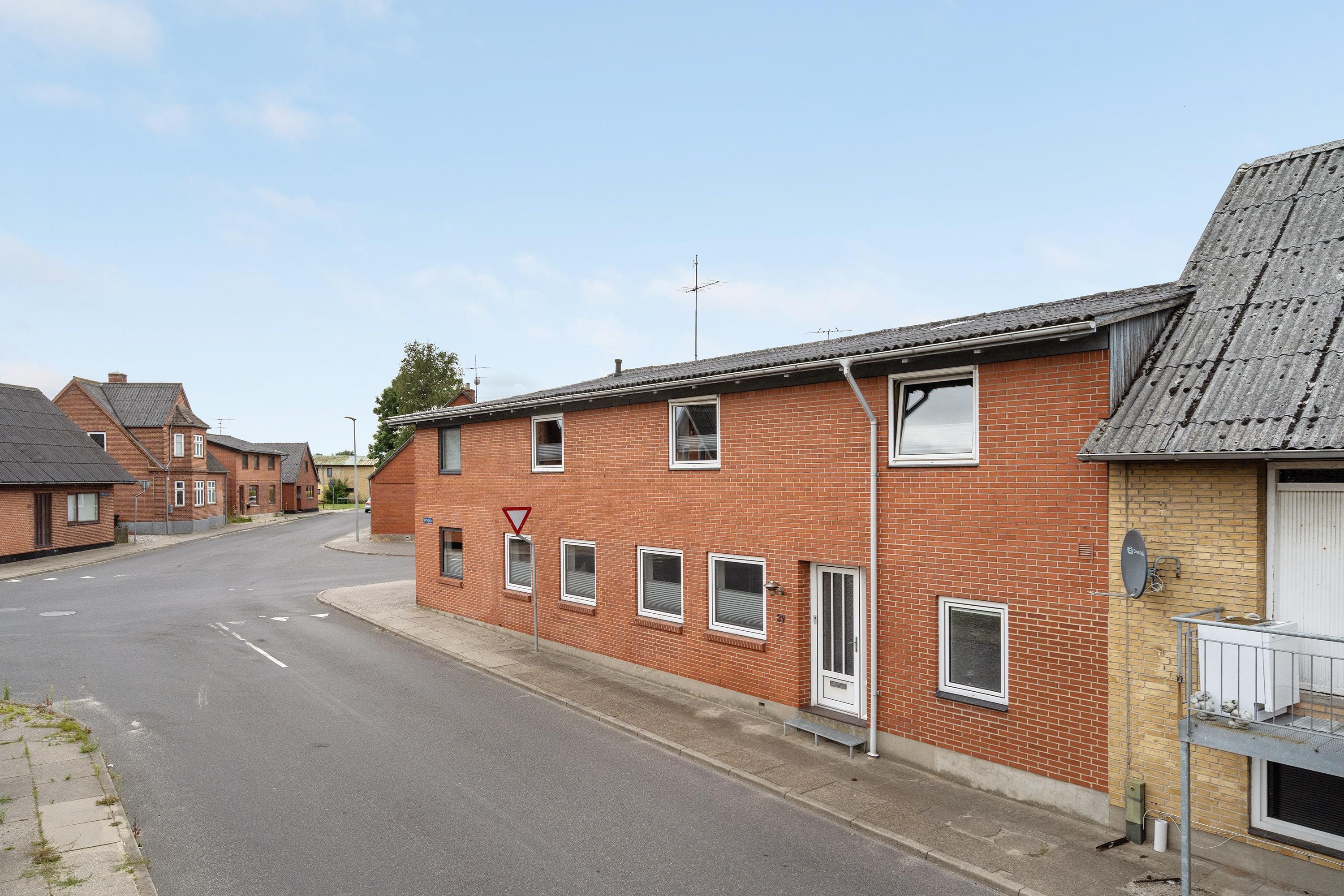 Fremhævet ejendommen billede i fuldskærmstilstand. Billede af Østergade 5, Østrup, 9600 Aars