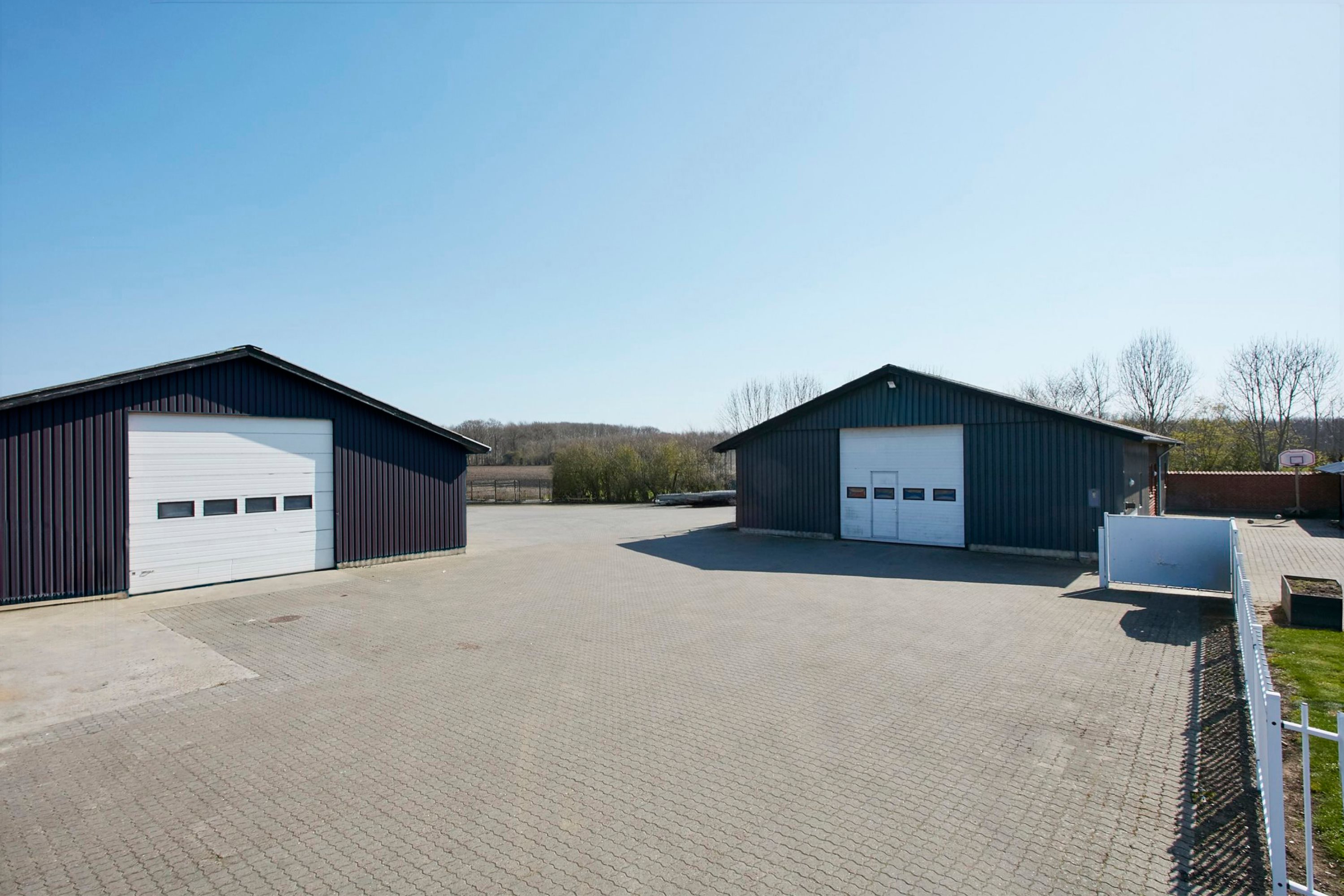 Fremhævet lagerhal billede i fuldskærmstilstand. Billede af Østrupvej 49, Glud, 7130 Juelsminde