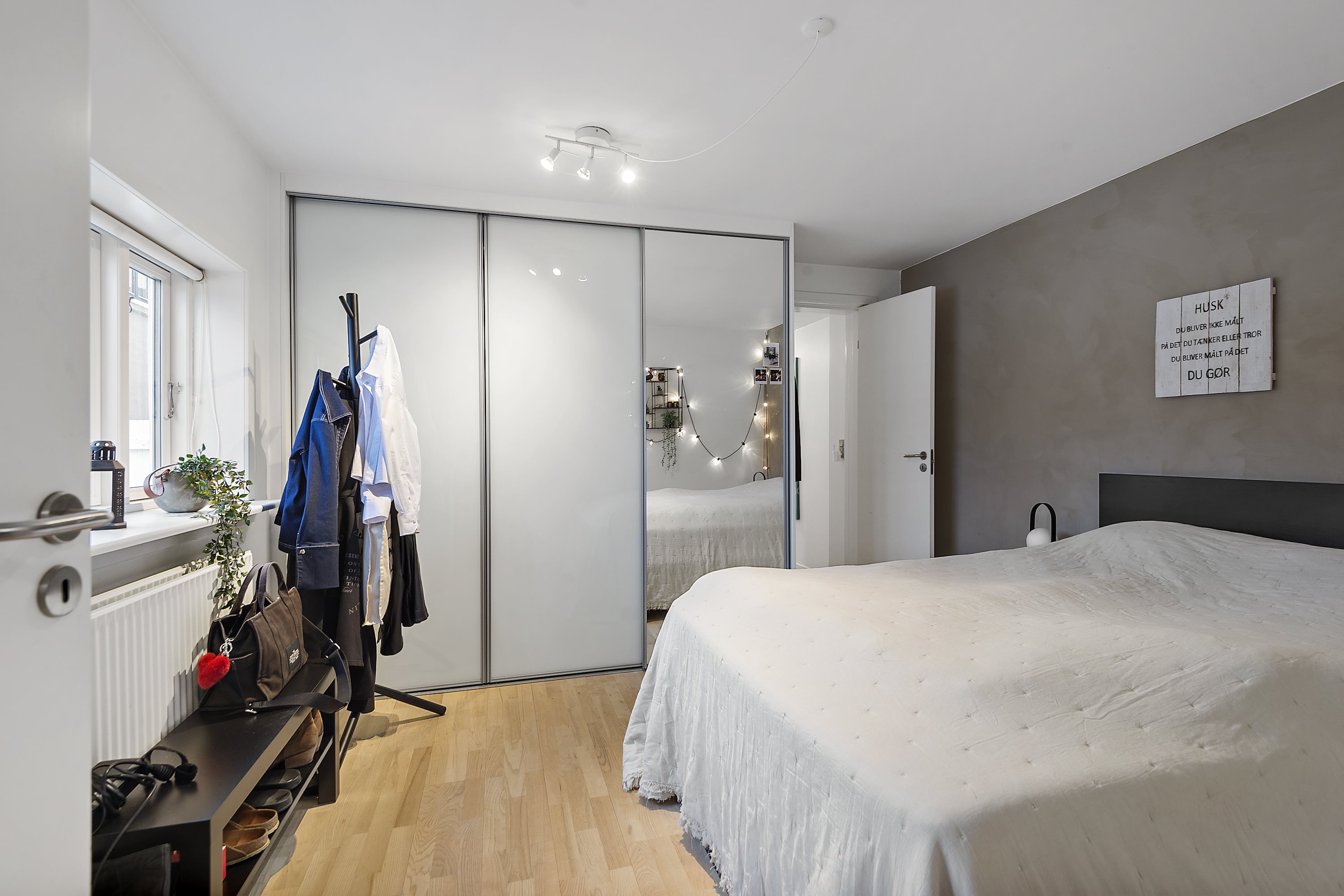 Fremhævet soveværelse billede i fuldskærmstilstand. Billede af Sophievej 6, 6700 Esbjerg