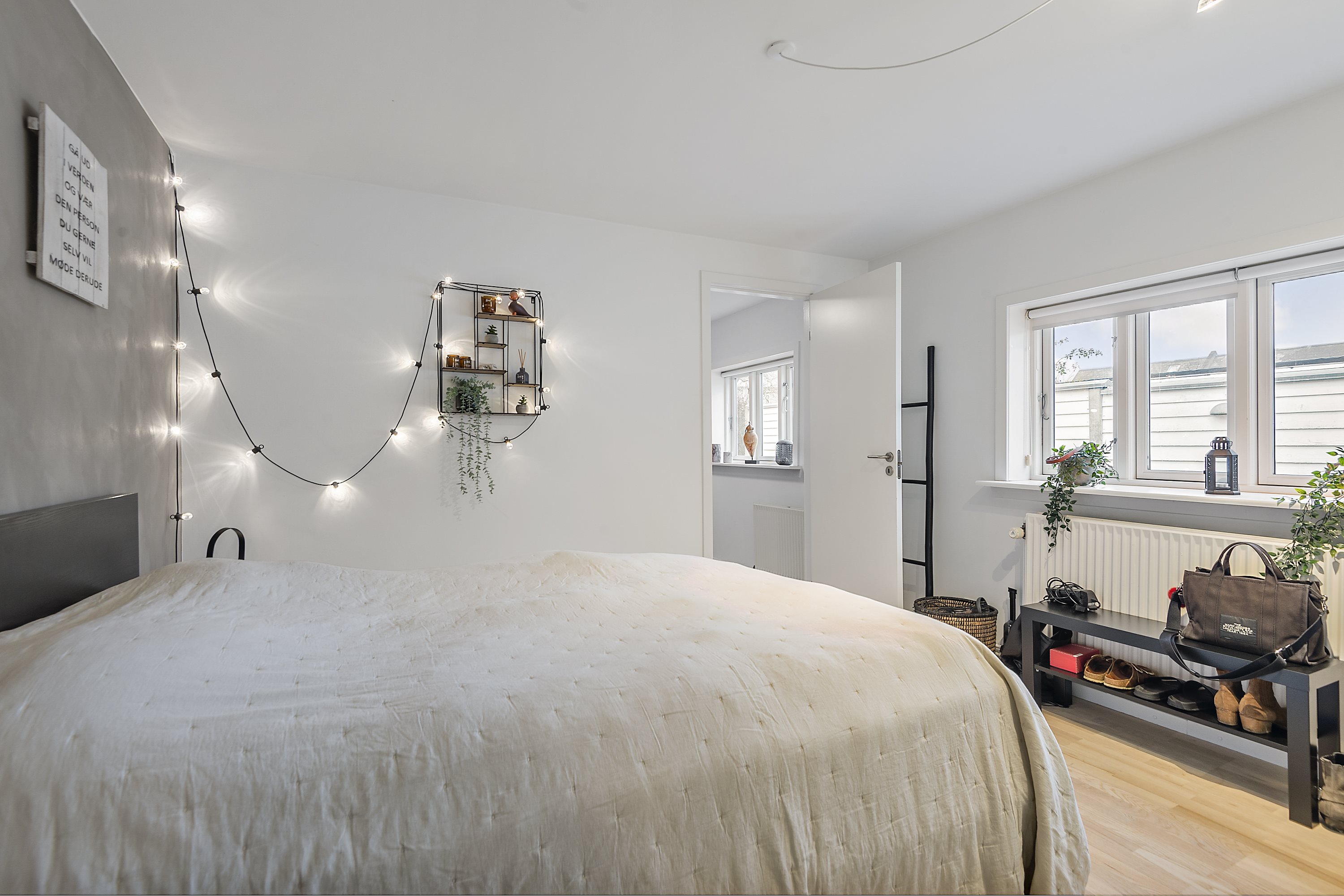 Fremhævet soveværelse billede i fuldskærmstilstand. Billede af Sophievej 6, 6700 Esbjerg