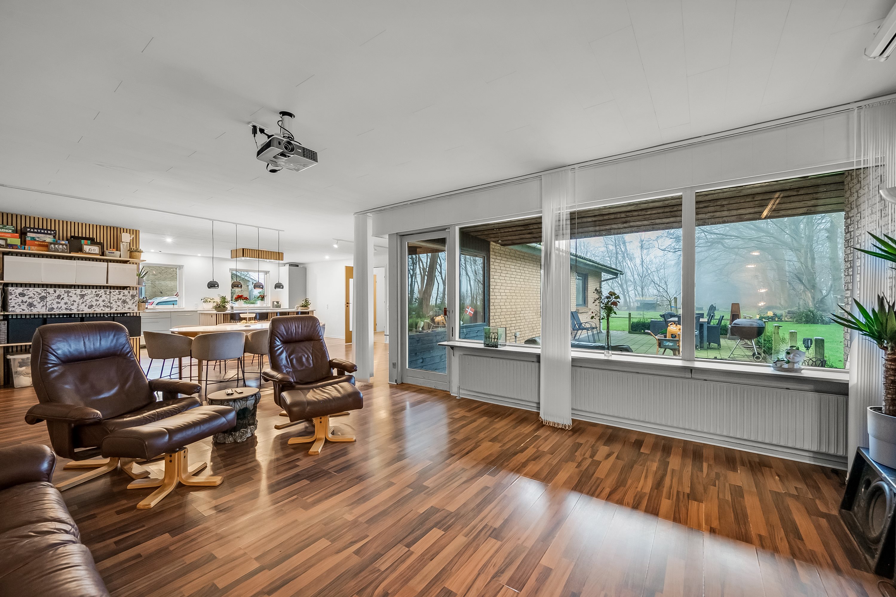 Fremhævet stue billede i fuldskærmstilstand. Billede af Præstevejen 14, Faster, 6900 Skjern