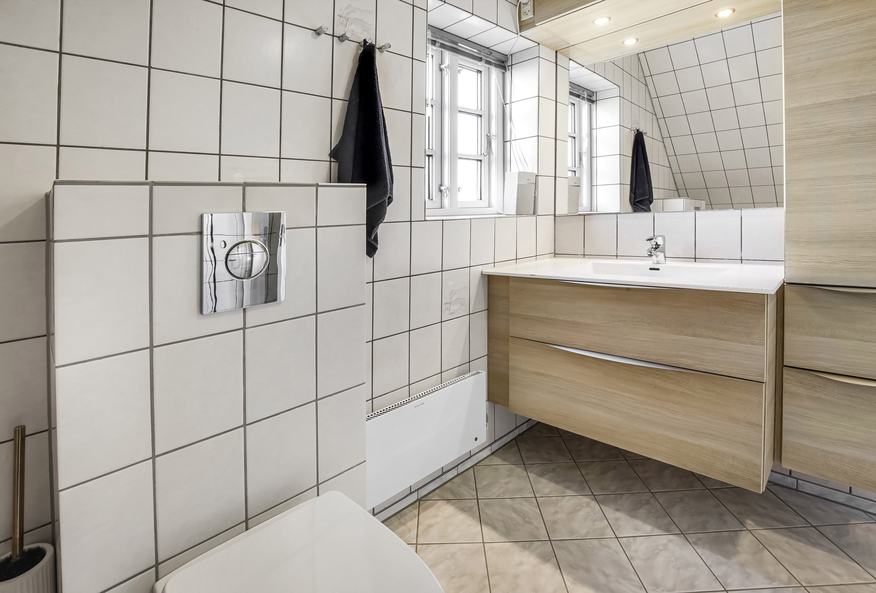 Fremhævet toilet billede i fuldskærmstilstand. Billede af Søgårdsvej 10, Tåstrup, 8410 Rønde