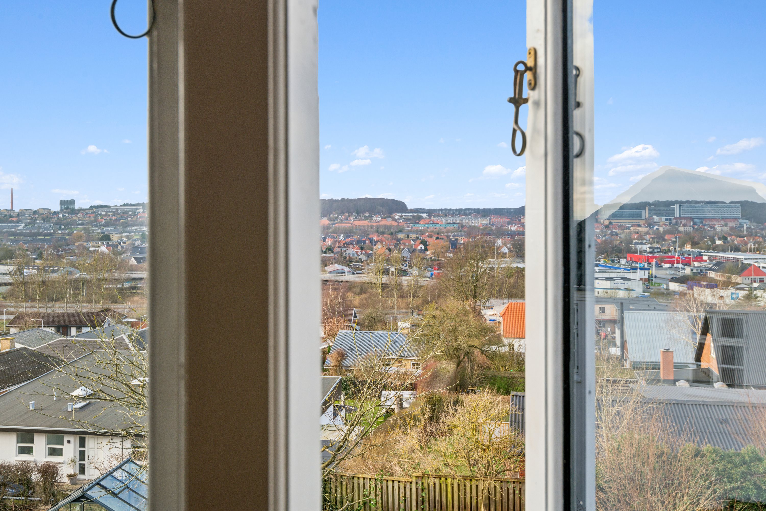 Fremhævet udsigt billede i fuldskærmstilstand. Billede af Vibevej 12, 9000 Aalborg