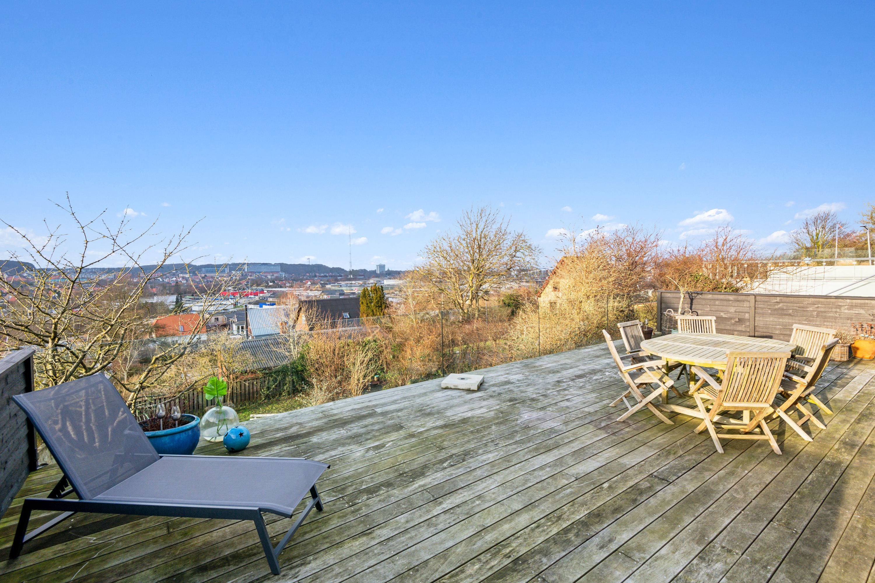 Miniaturebillede 1: terrasse. Billede af Vibevej 12, 9000 Aalborg