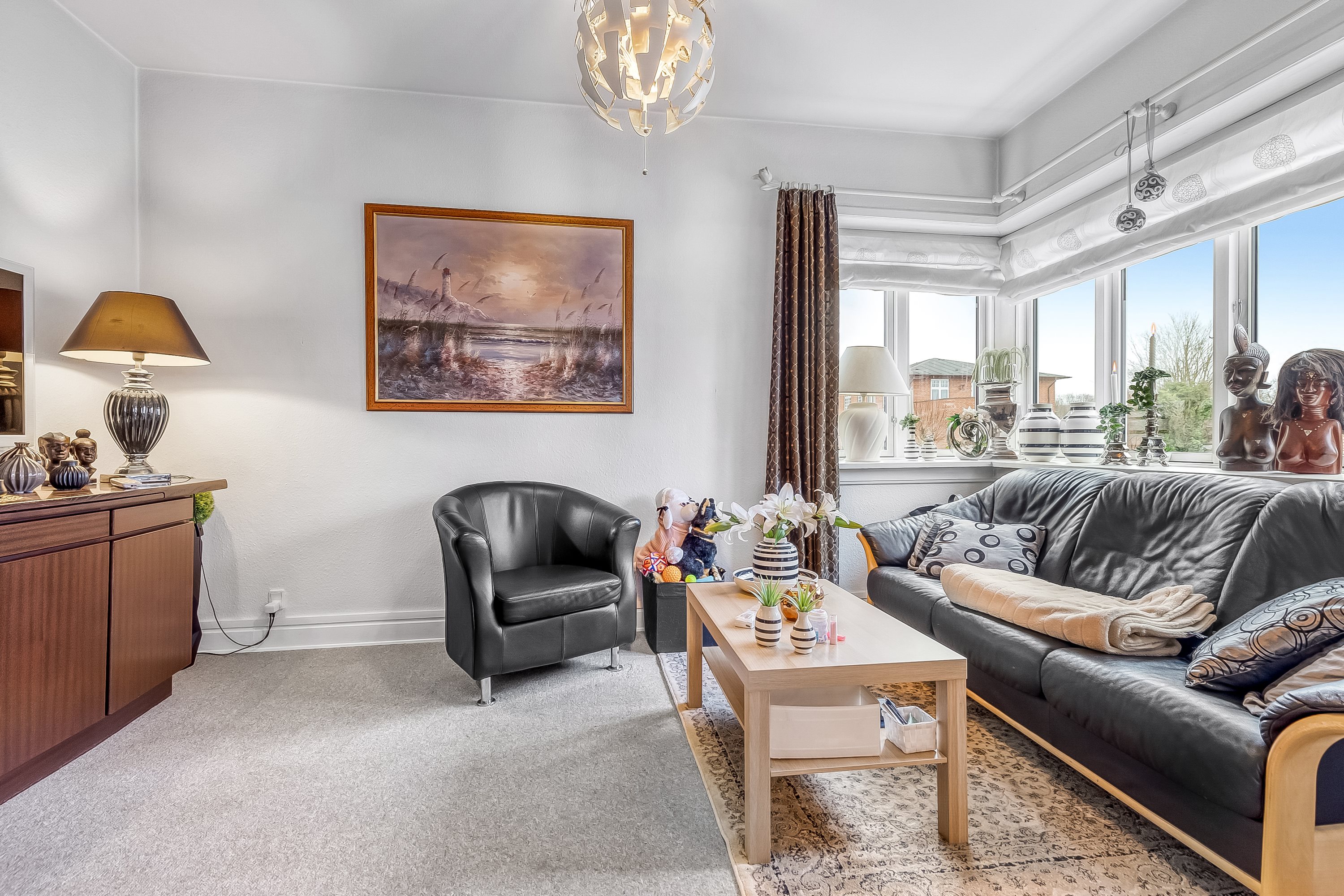 Fremhævet stue billede i fuldskærmstilstand. Billede af Stampesvej 53, Mølholm, 7100 Vejle