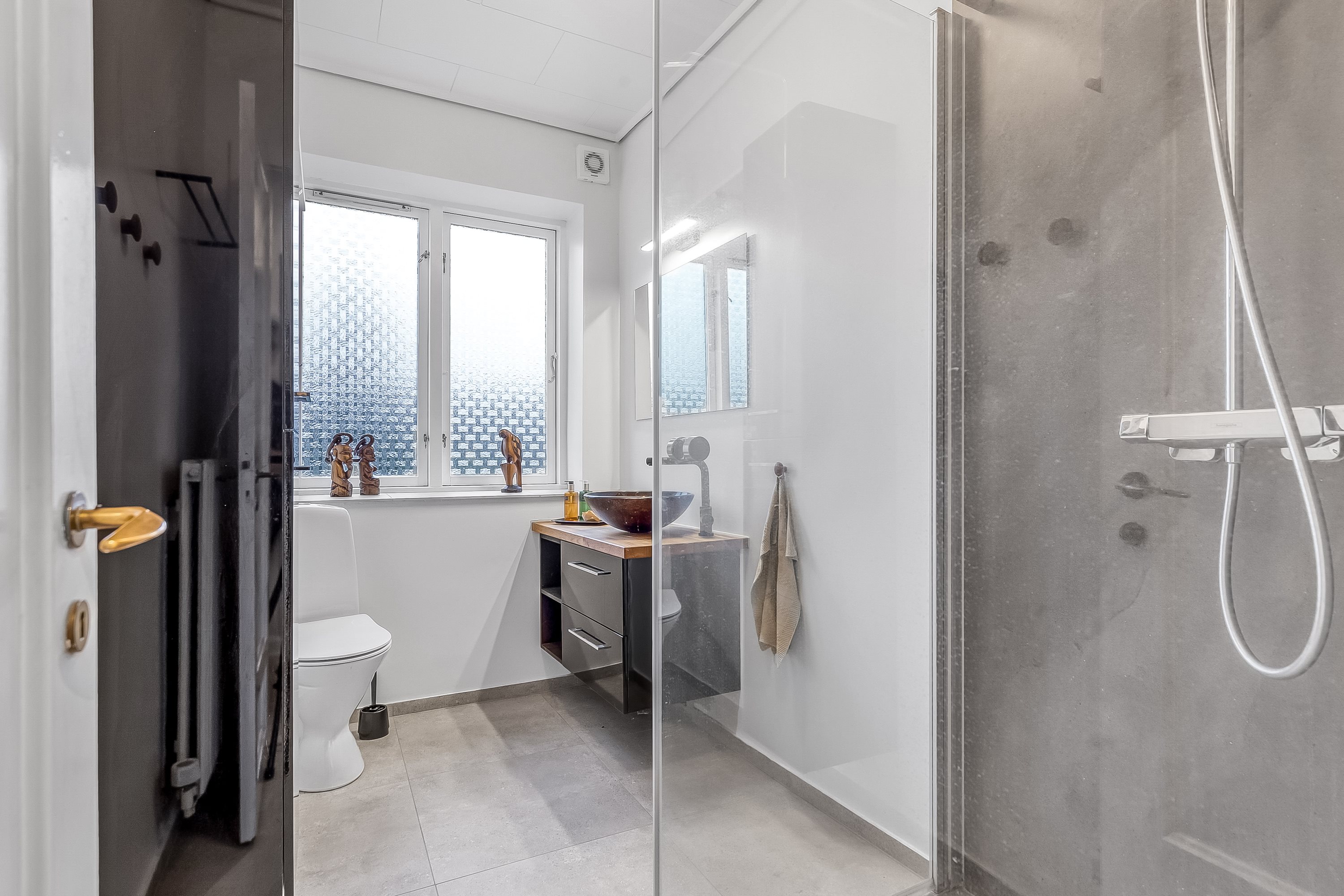 Fremhævet badeværelse billede i fuldskærmstilstand. Billede af Stampesvej 53, Mølholm, 7100 Vejle