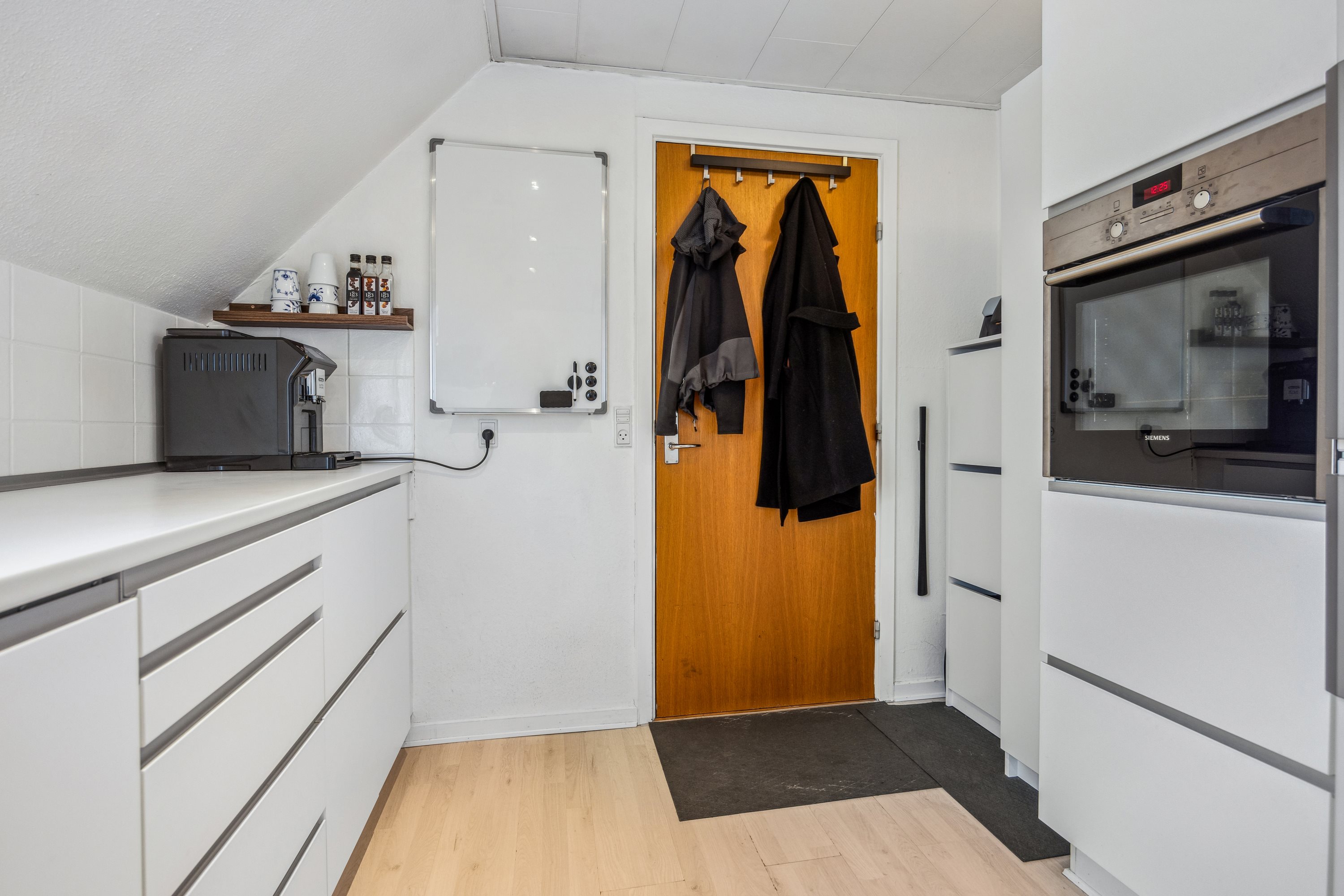 Fremhævet køkken billede i fuldskærmstilstand. Billede af Vestergade 41C, 2. th., 9400 Nørresundby