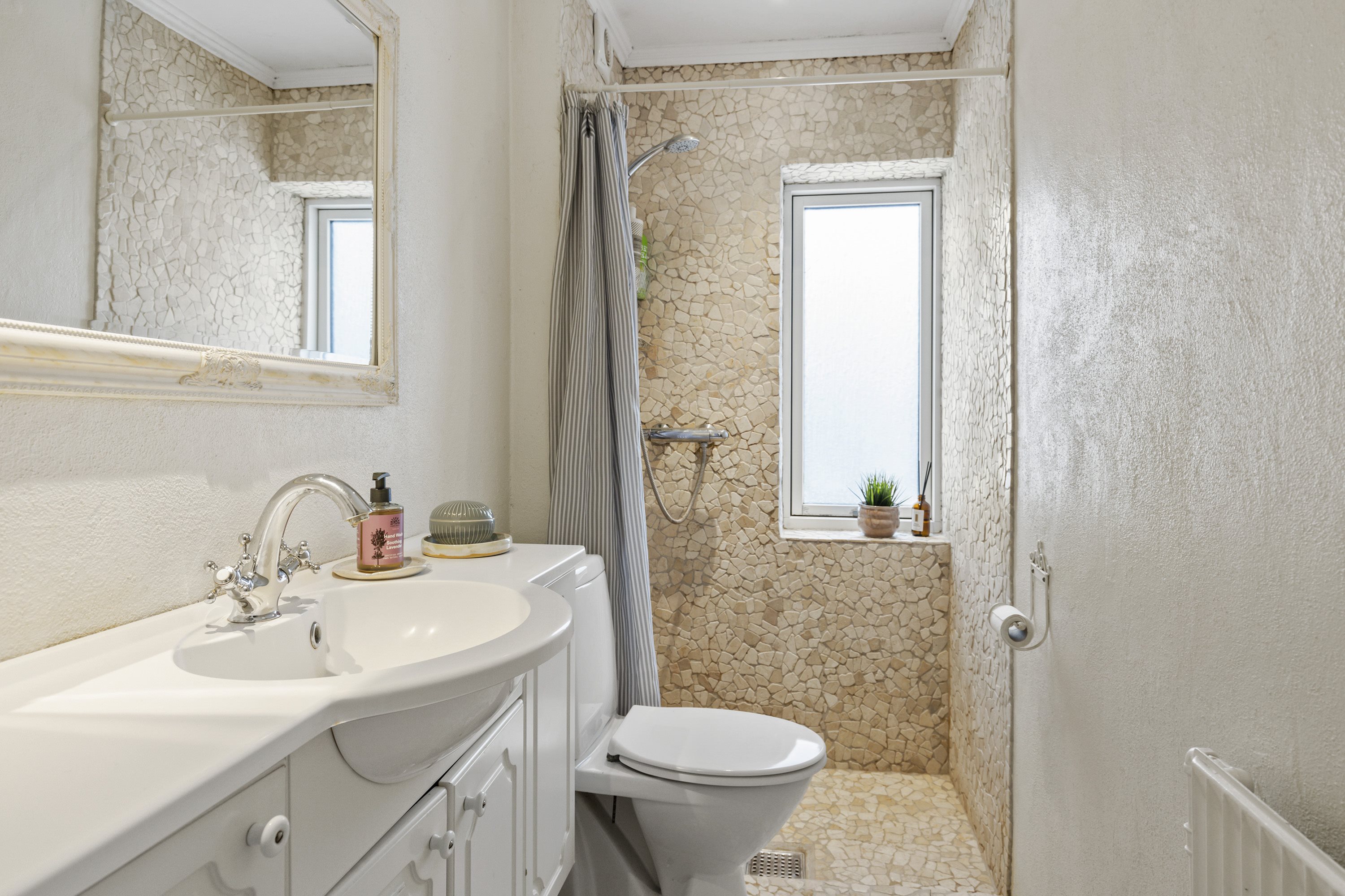 Fremhævet badeværelse billede i fuldskærmstilstand. Billede af Møllevej 48, 9800 Hjørring