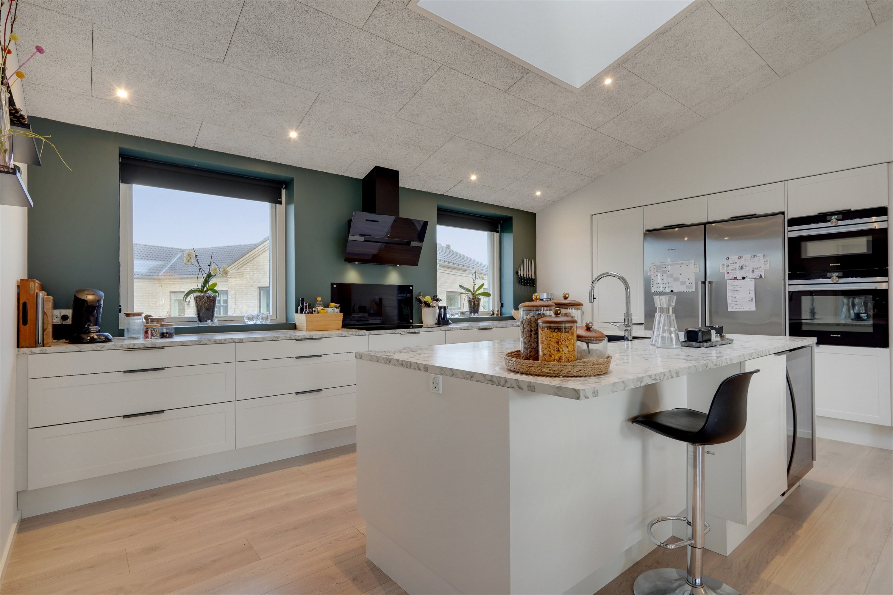 Fremhævet køkken alrum billede i fuldskærmstilstand. Billede af Søndertoften 73, 6800 Varde