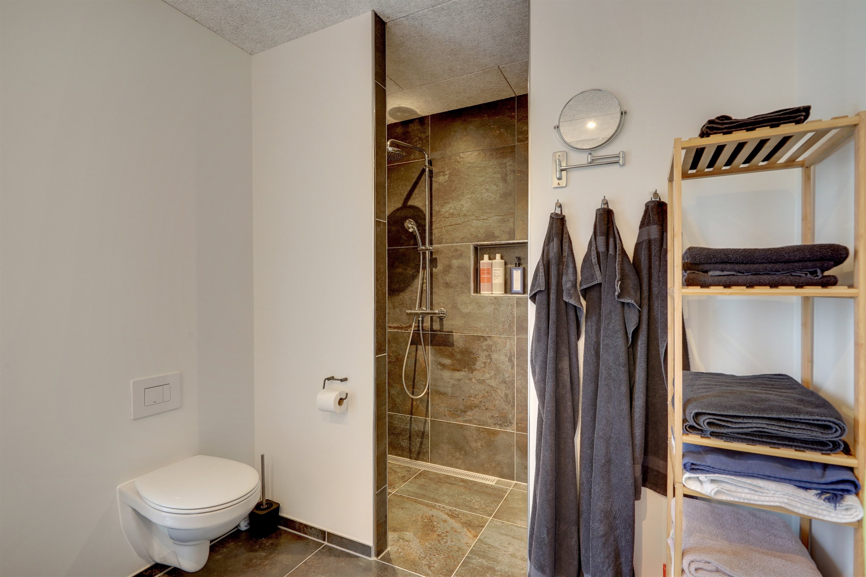 Fremhævet badeværelse billede i fuldskærmstilstand. Billede af Søndertoften 73, 6800 Varde