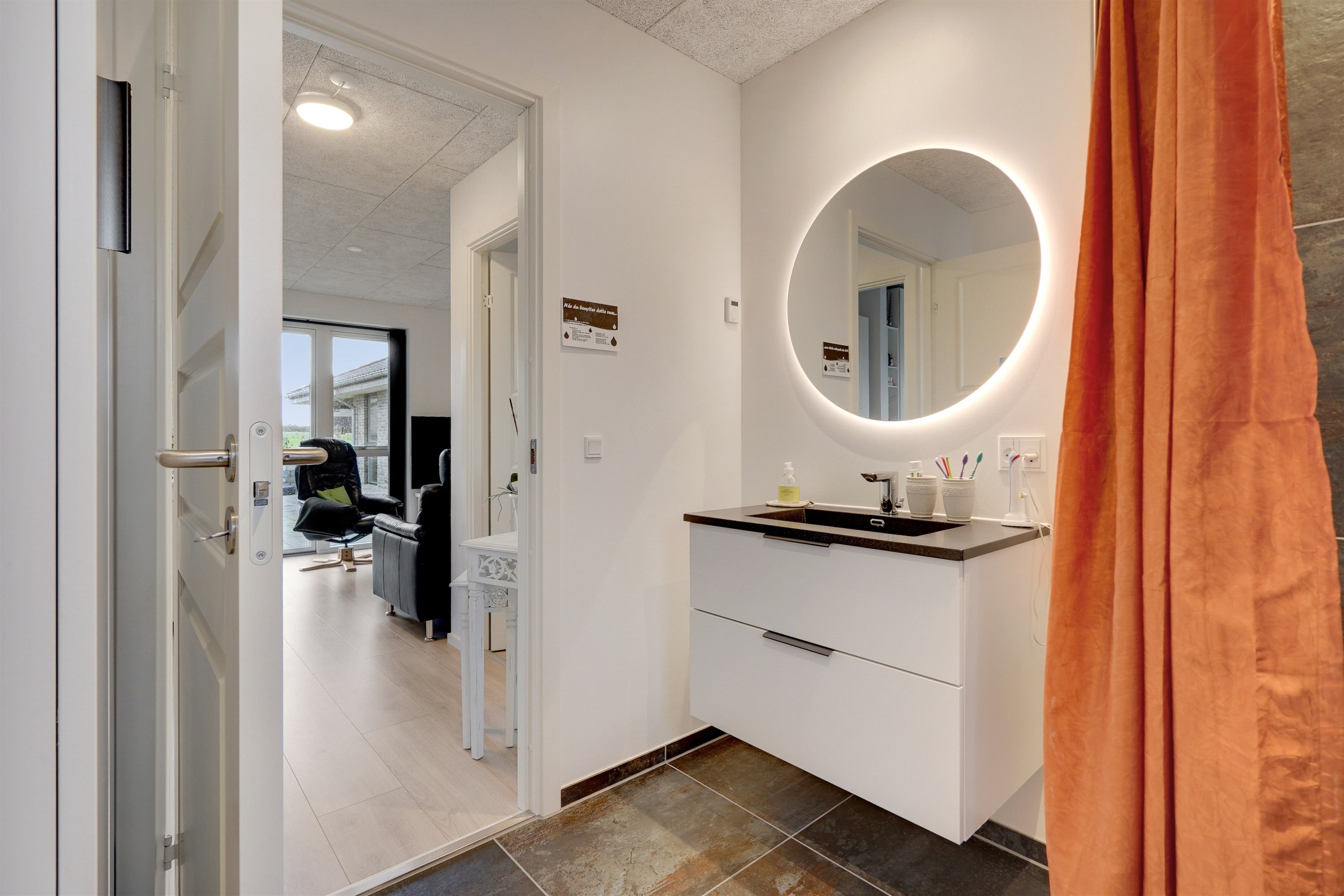 Fremhævet badeværelse billede i fuldskærmstilstand. Billede af Søndertoften 73, 6800 Varde