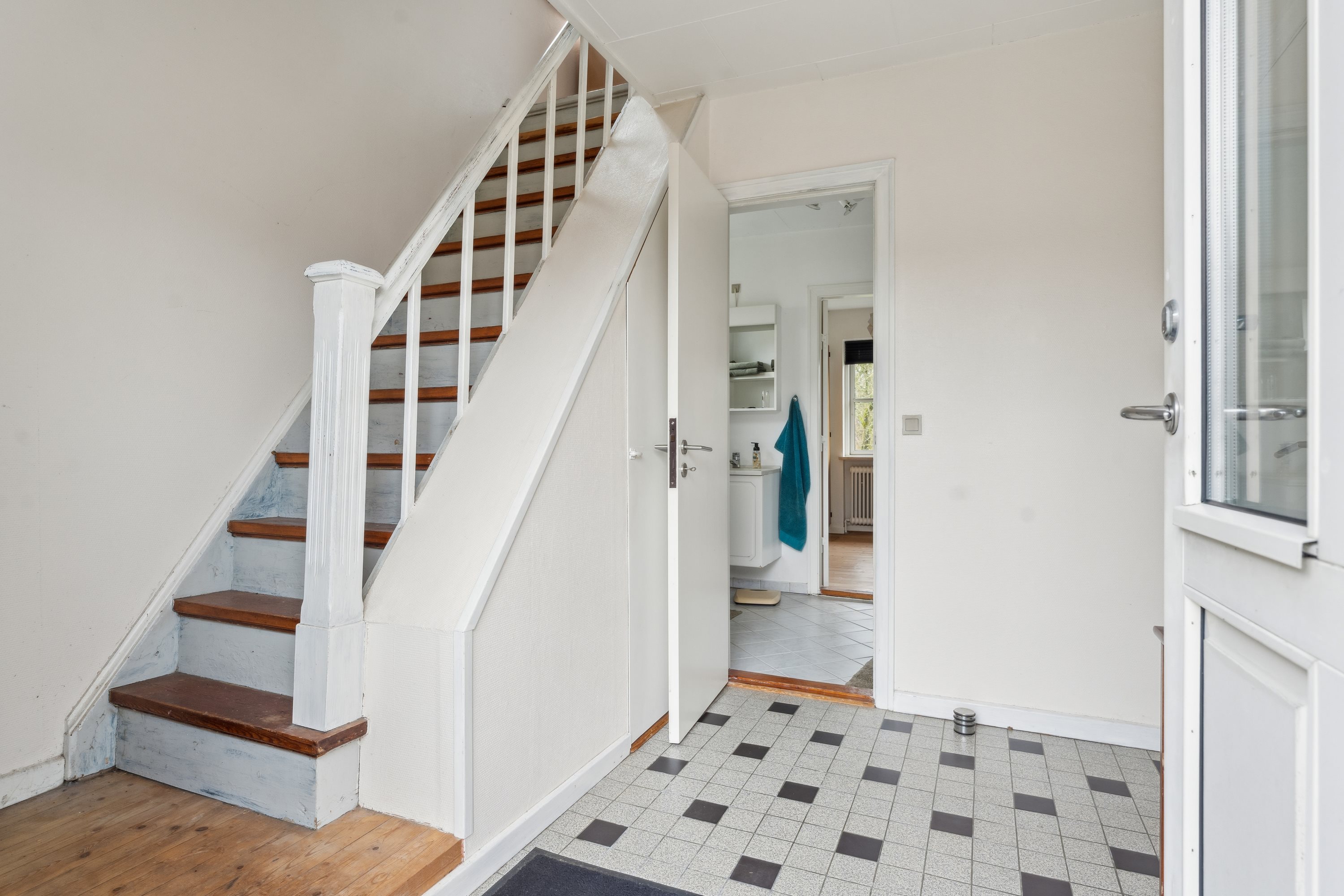 Fremhævet trappe billede i fuldskærmstilstand. Billede af Nøddelundvej 26, 8850 Bjerringbro