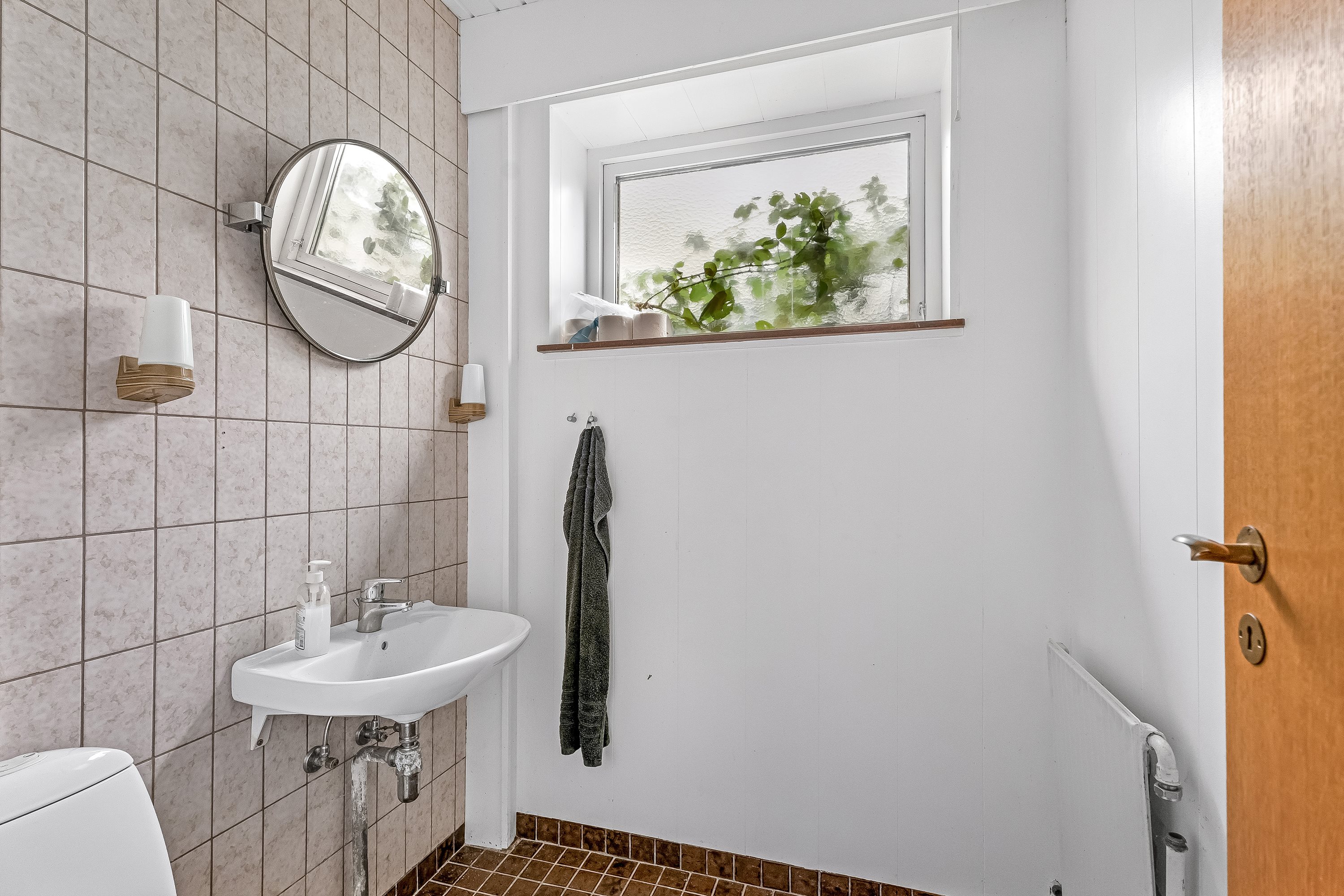 Fremhævet toilet billede i fuldskærmstilstand. Billede af Hillestedvej 1, 4970 Rødby