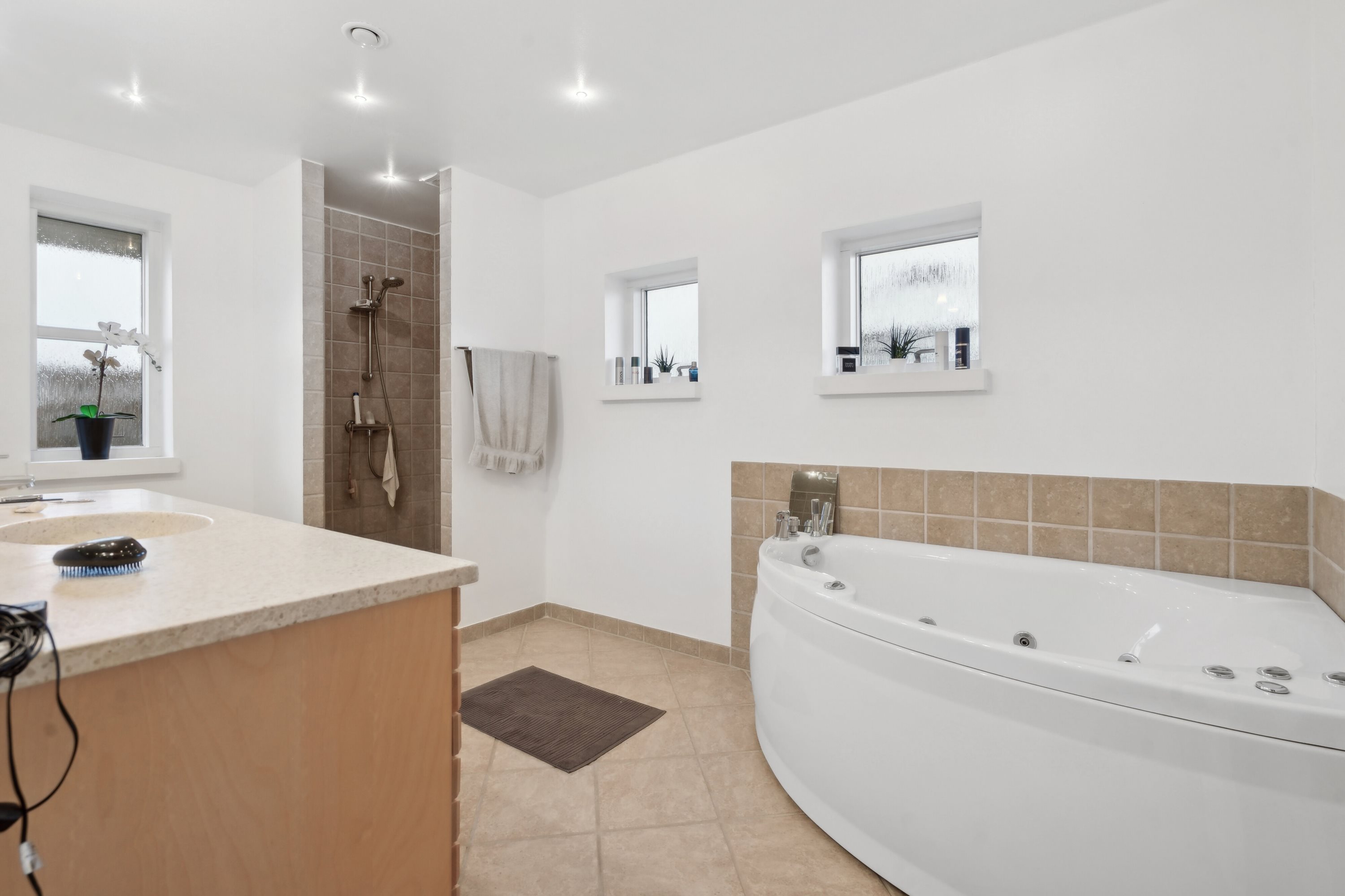 Fremhævet badeværelse billede i fuldskærmstilstand. Billede af Æblehaven 7, 5462 Morud