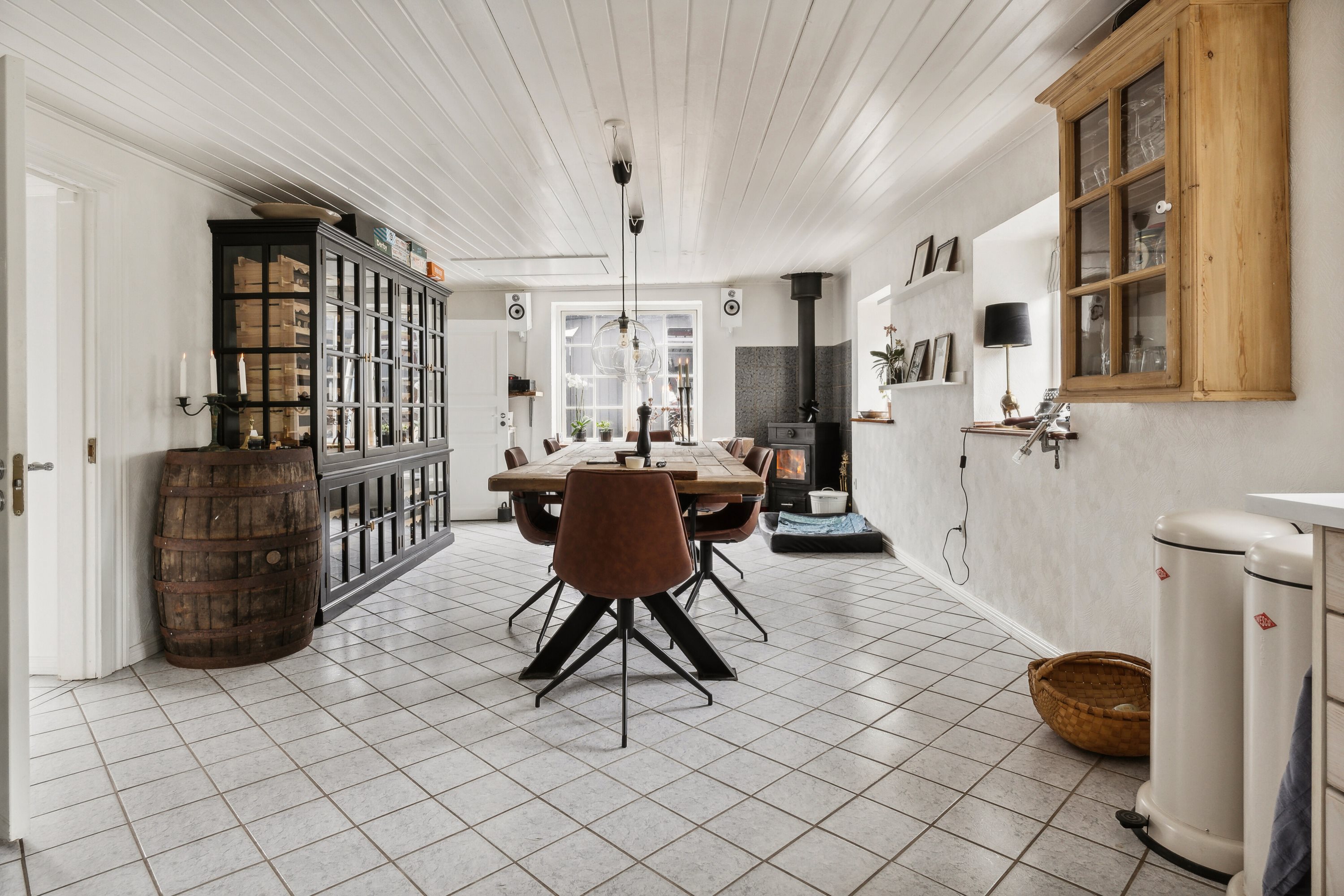 Fremhævet spisestue billede i fuldskærmstilstand. Billede af Dammen 2, Vellerup, 4050 Skibby