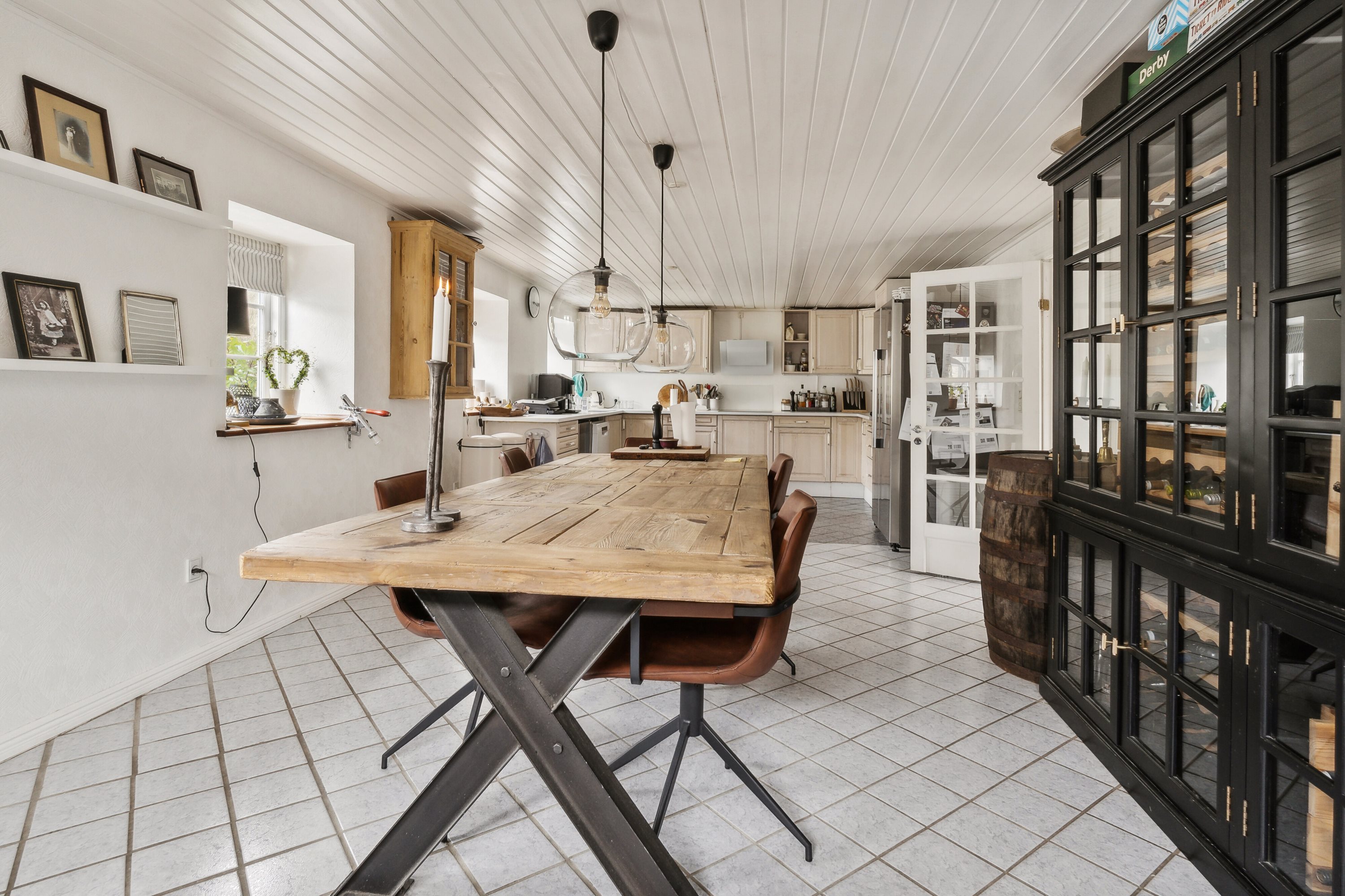 Fremhævet spisestue billede i fuldskærmstilstand. Billede af Dammen 2, Vellerup, 4050 Skibby