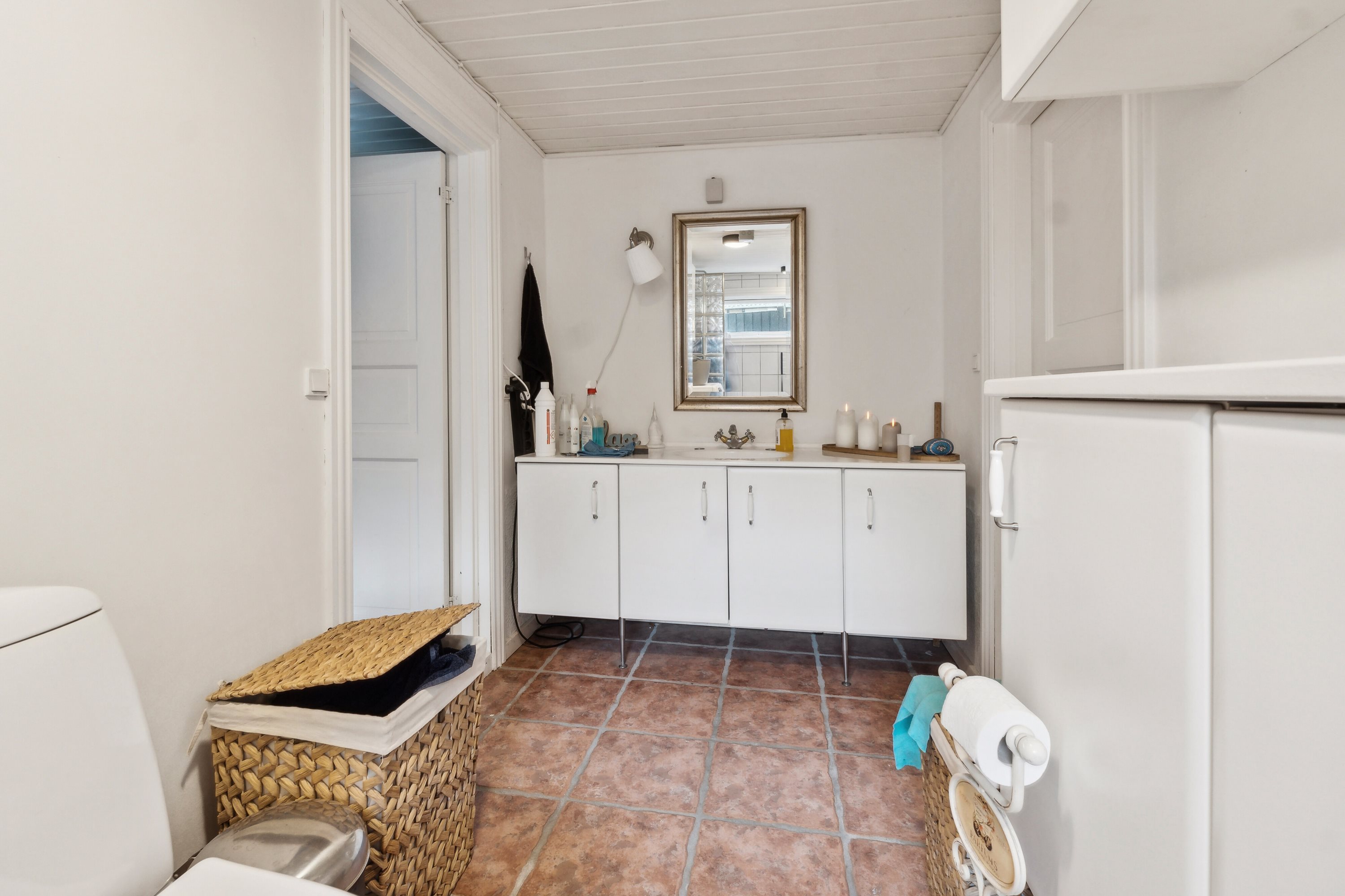 Fremhævet badeværelse billede i fuldskærmstilstand. Billede af Dammen 2, Vellerup, 4050 Skibby