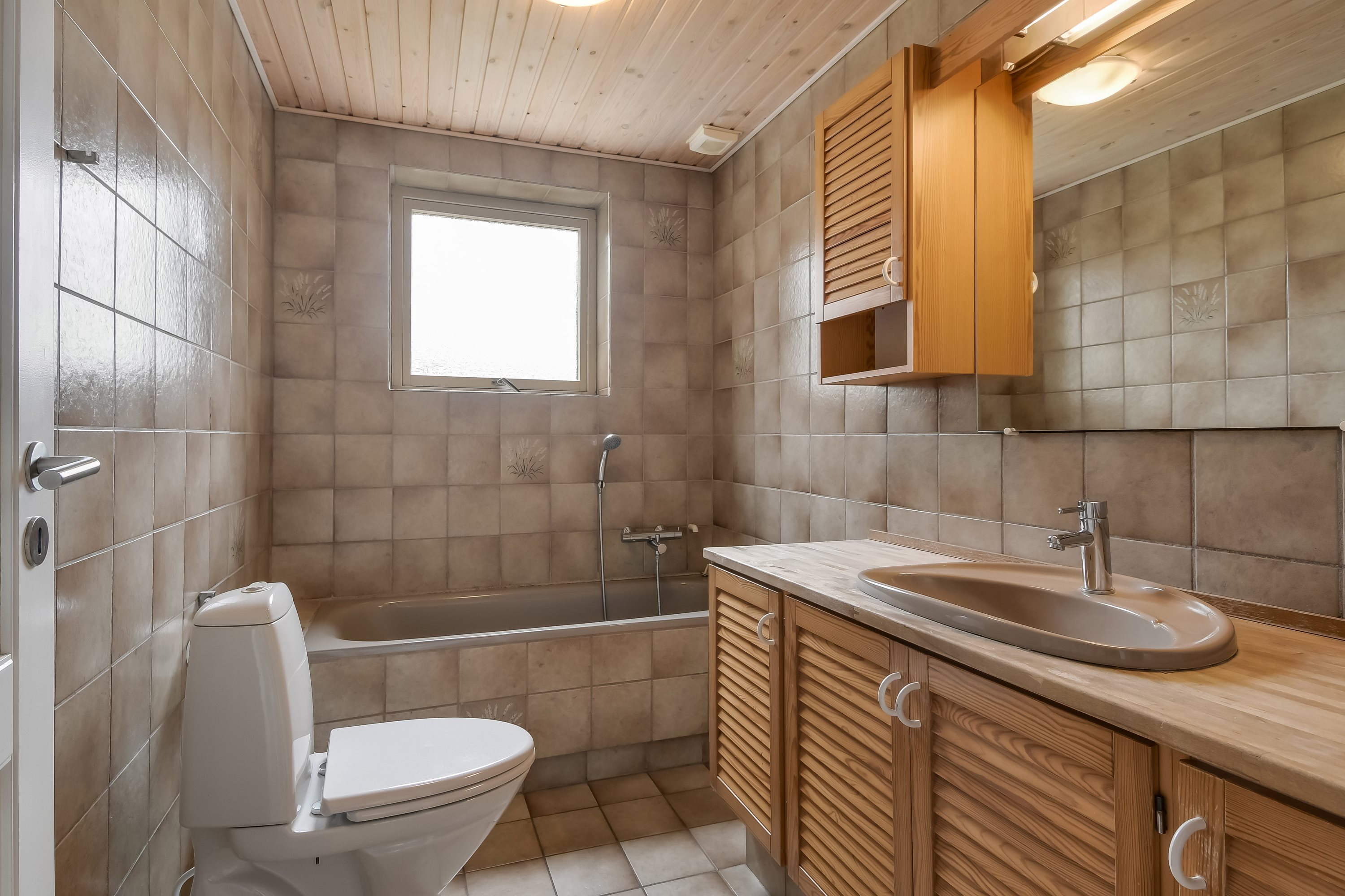 Fremhævet badeværelse billede i fuldskærmstilstand. Billede af Stentofterne 18, 7600 Struer