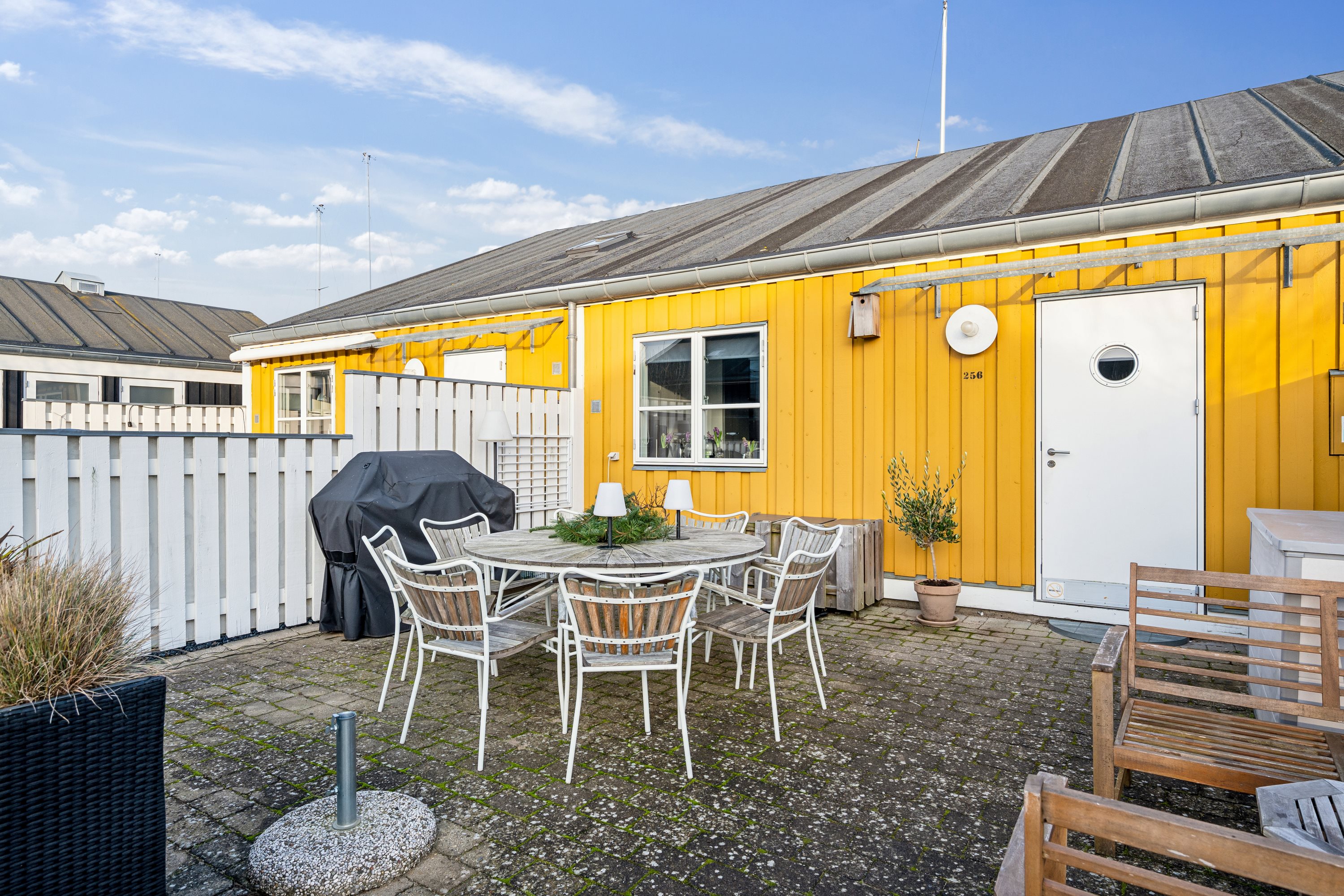 Fremhævet terrasse billede i fuldskærmstilstand. Billede af Øerkrogvejen 2, 256., 8400 Ebeltoft