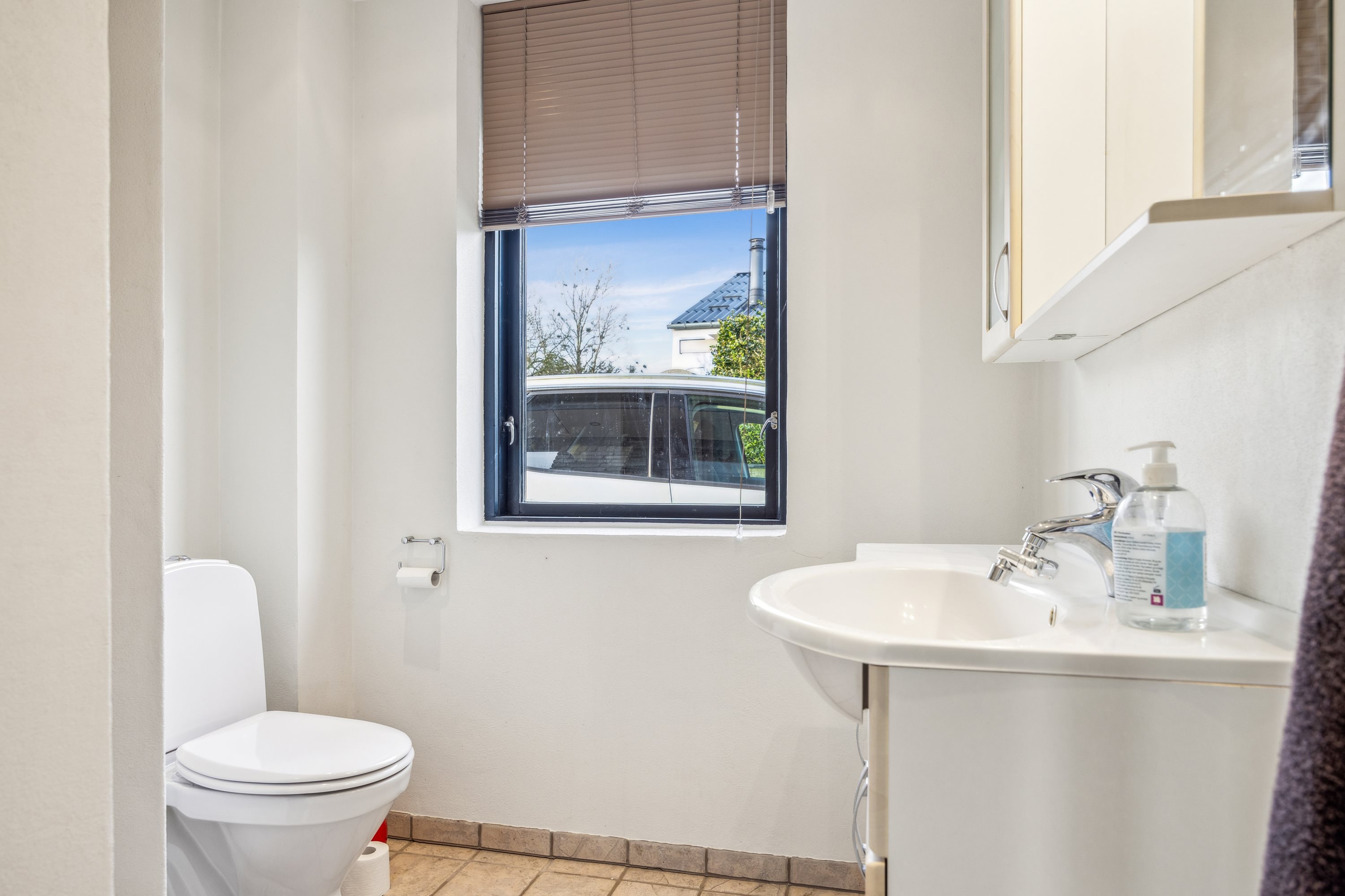 Fremhævet badeværelse billede i fuldskærmstilstand. Billede af Kastanievej 7, 9460 Brovst