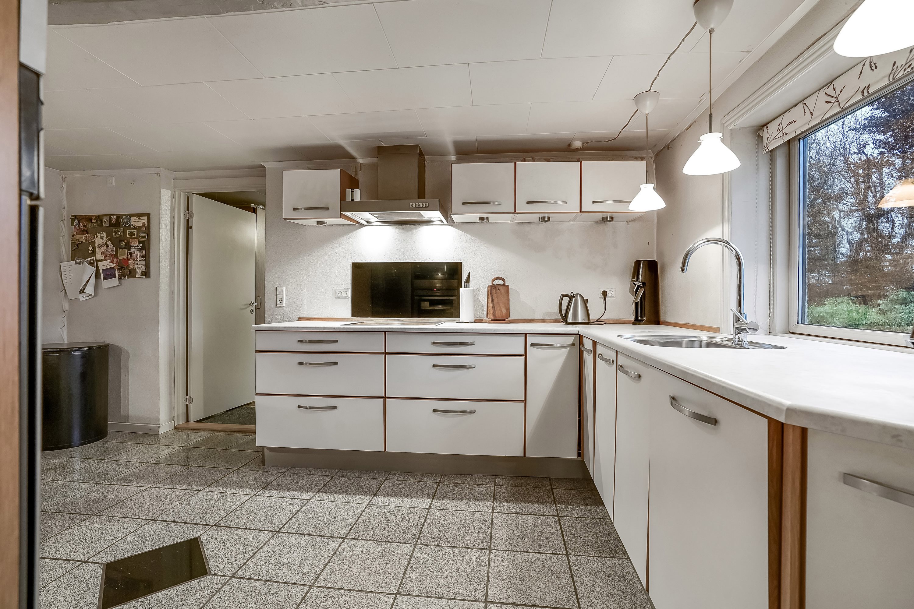 Fremhævet køkken billede i fuldskærmstilstand. Billede af Tremhusevej 4, Bjerlev, 7300 Jelling