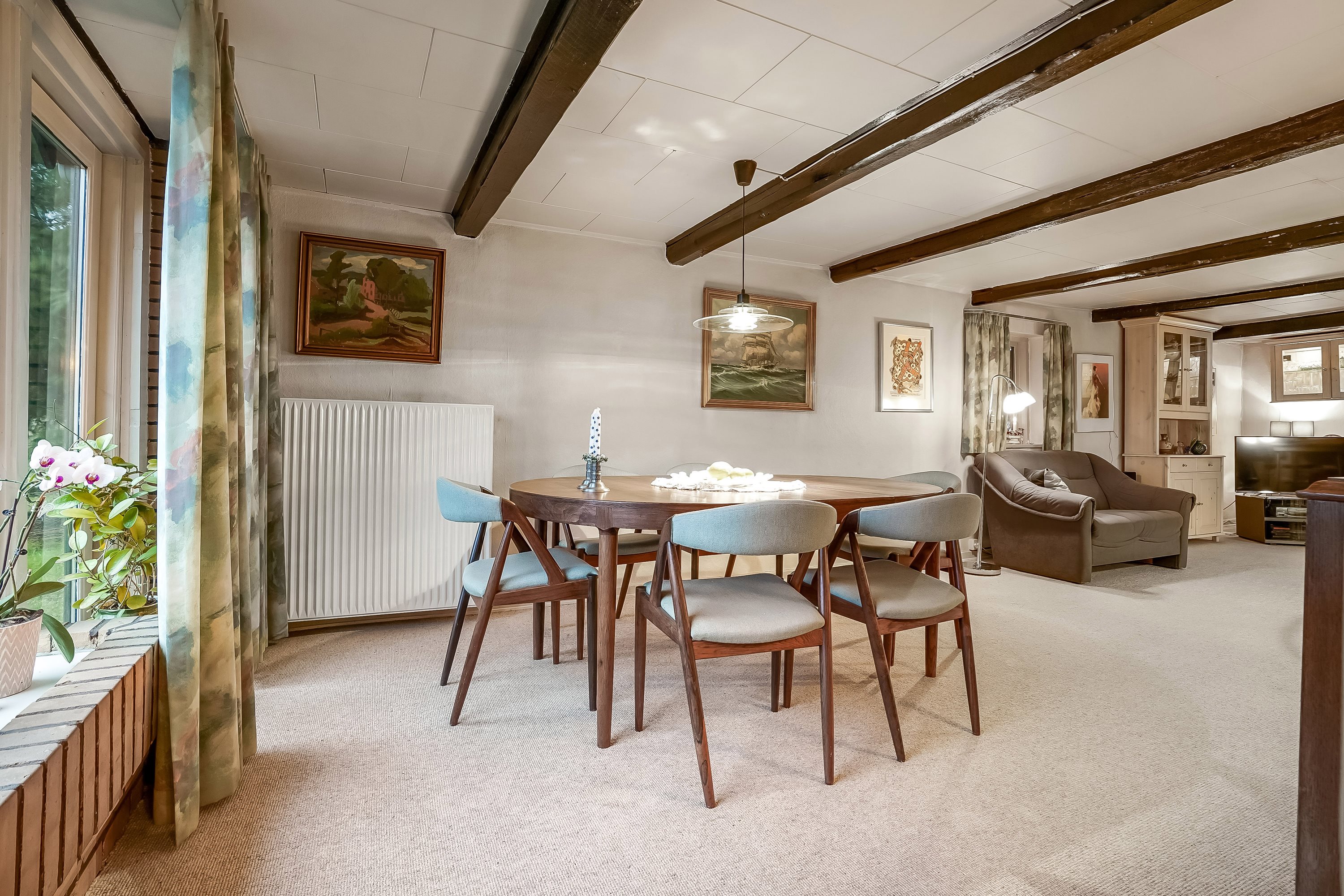 Fremhævet stue billede i fuldskærmstilstand. Billede af Tremhusevej 4, Bjerlev, 7300 Jelling