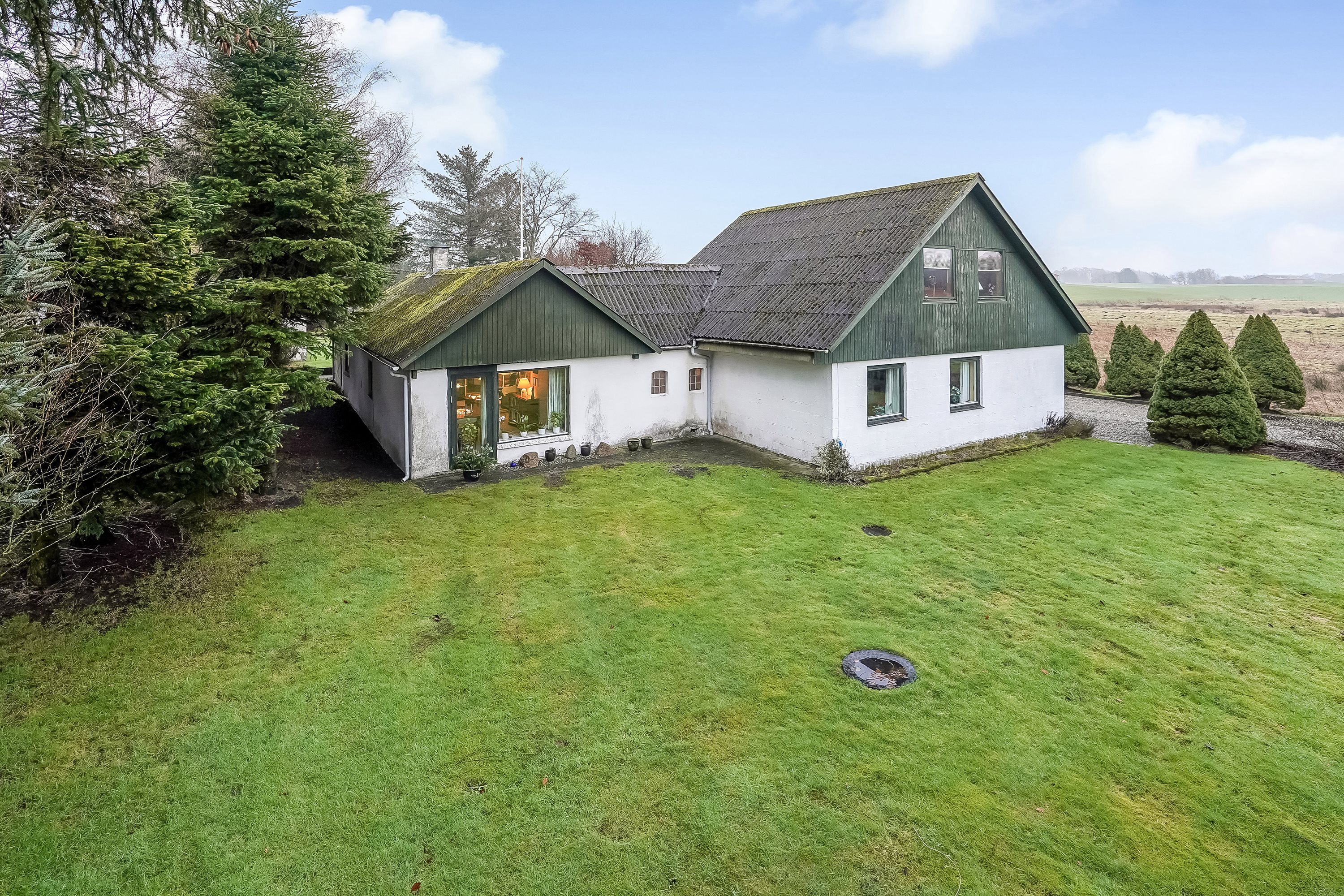 Fremhævet ejendommen billede i fuldskærmstilstand. Billede af Tremhusevej 4, Bjerlev, 7300 Jelling