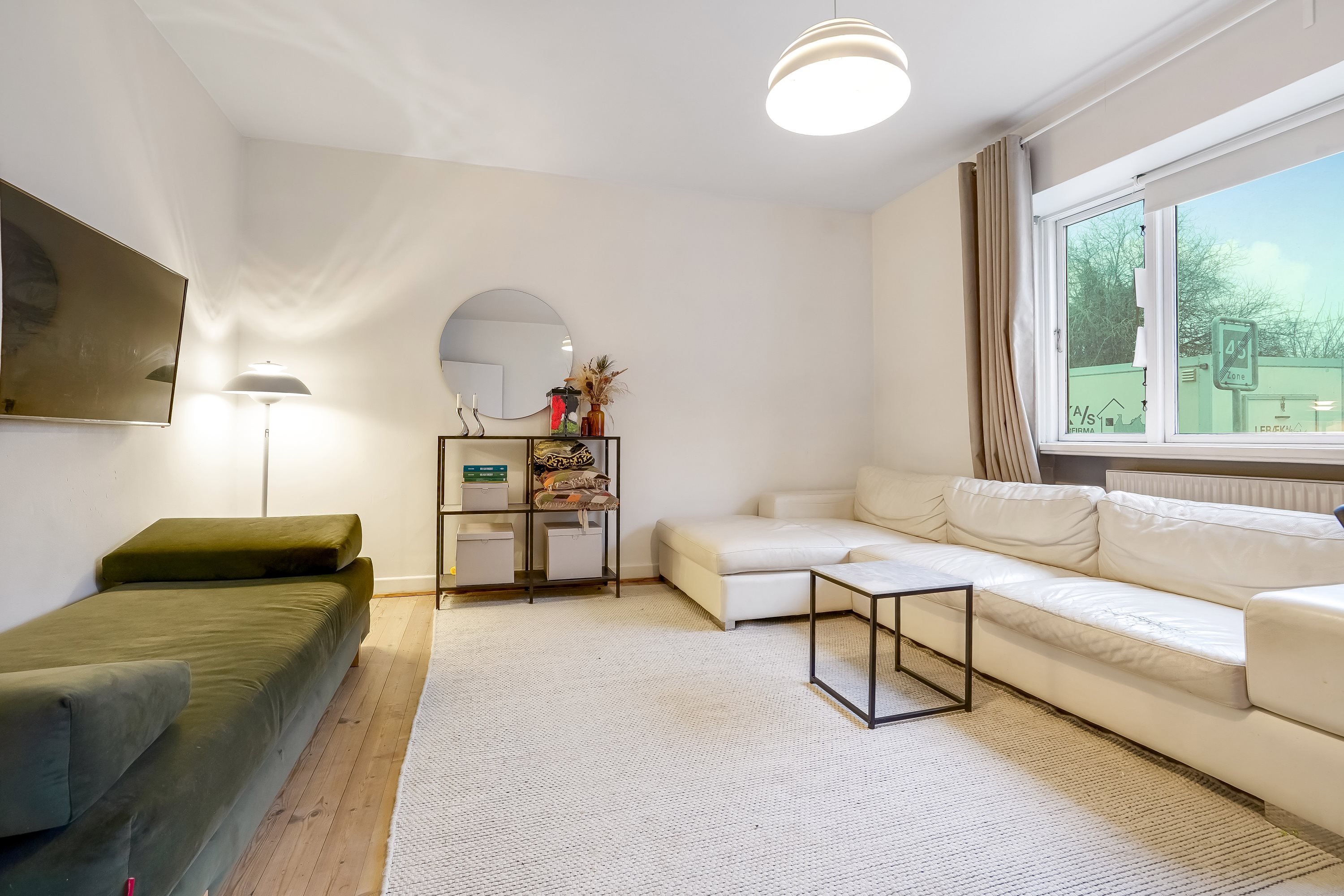 Fremhævet stue billede i fuldskærmstilstand. Billede af Skibhusvej 137, st.. th., 5000 Odense C