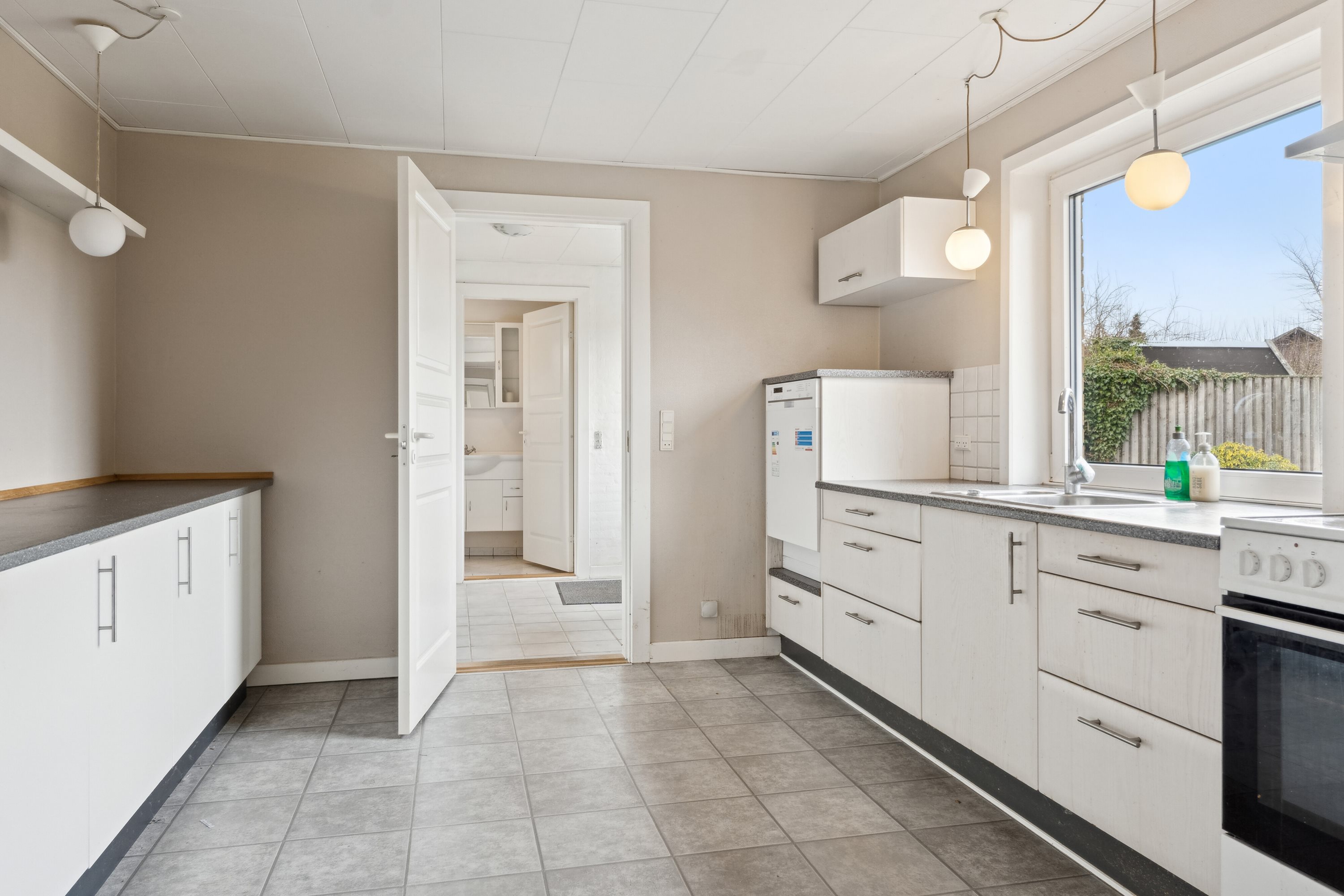 Fremhævet køkken billede i fuldskærmstilstand. Billede af Thorsvej 3, 4760 Vordingborg