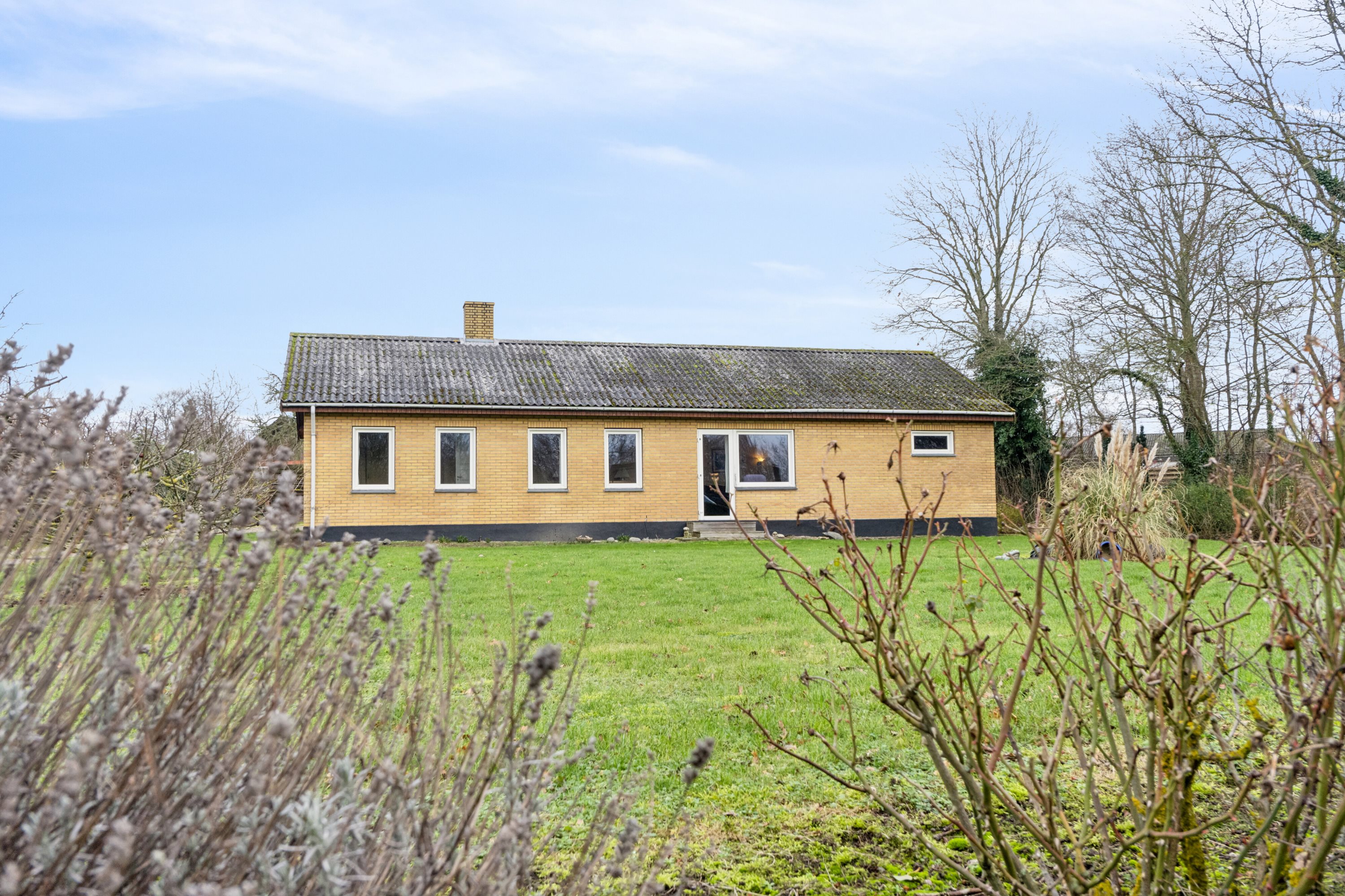 Fremhævet set fra haven billede i fuldskærmstilstand. Billede af Thorsvej 3, 4760 Vordingborg