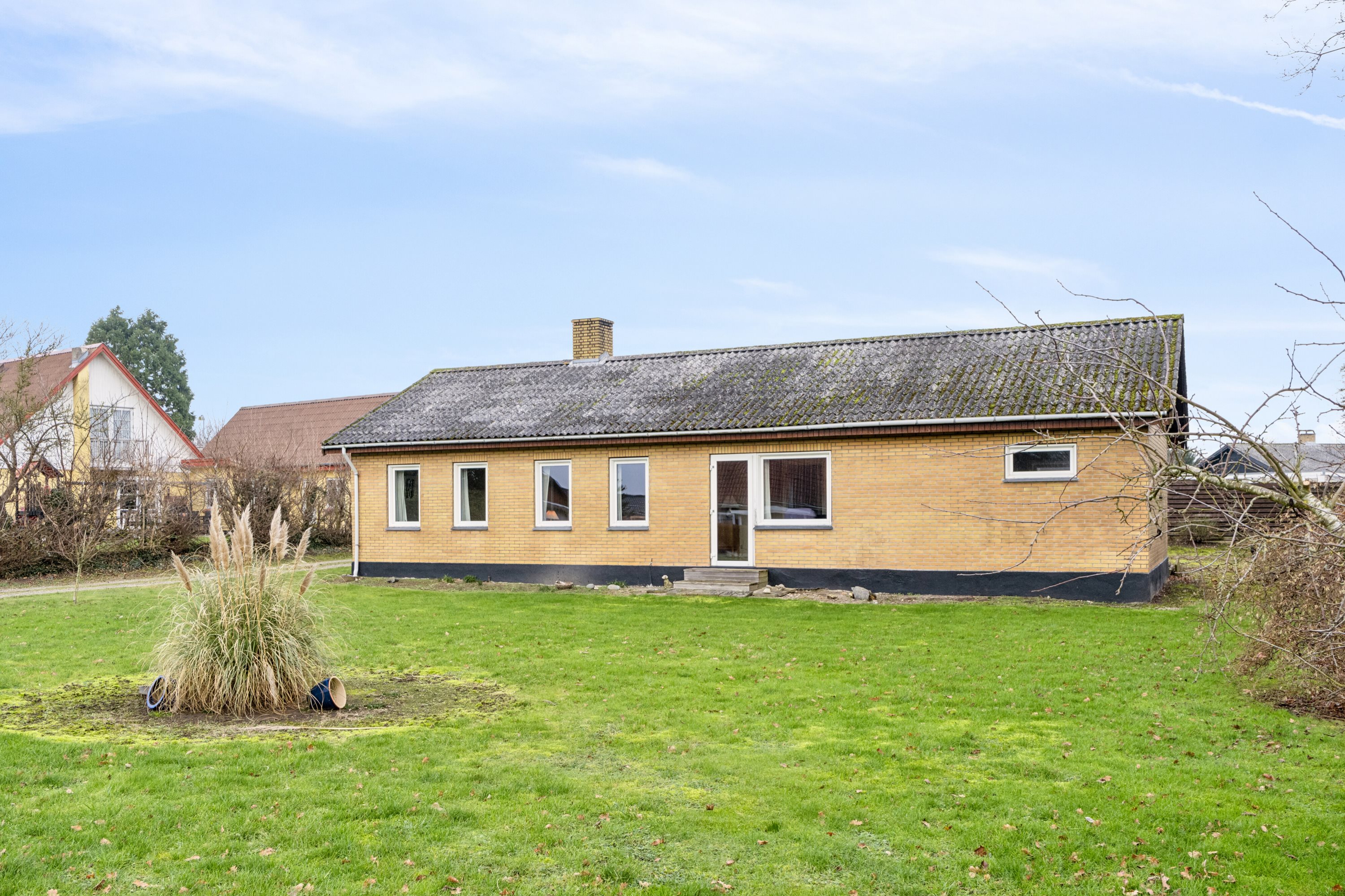 Fremhævet set fra haven billede i fuldskærmstilstand. Billede af Thorsvej 3, 4760 Vordingborg