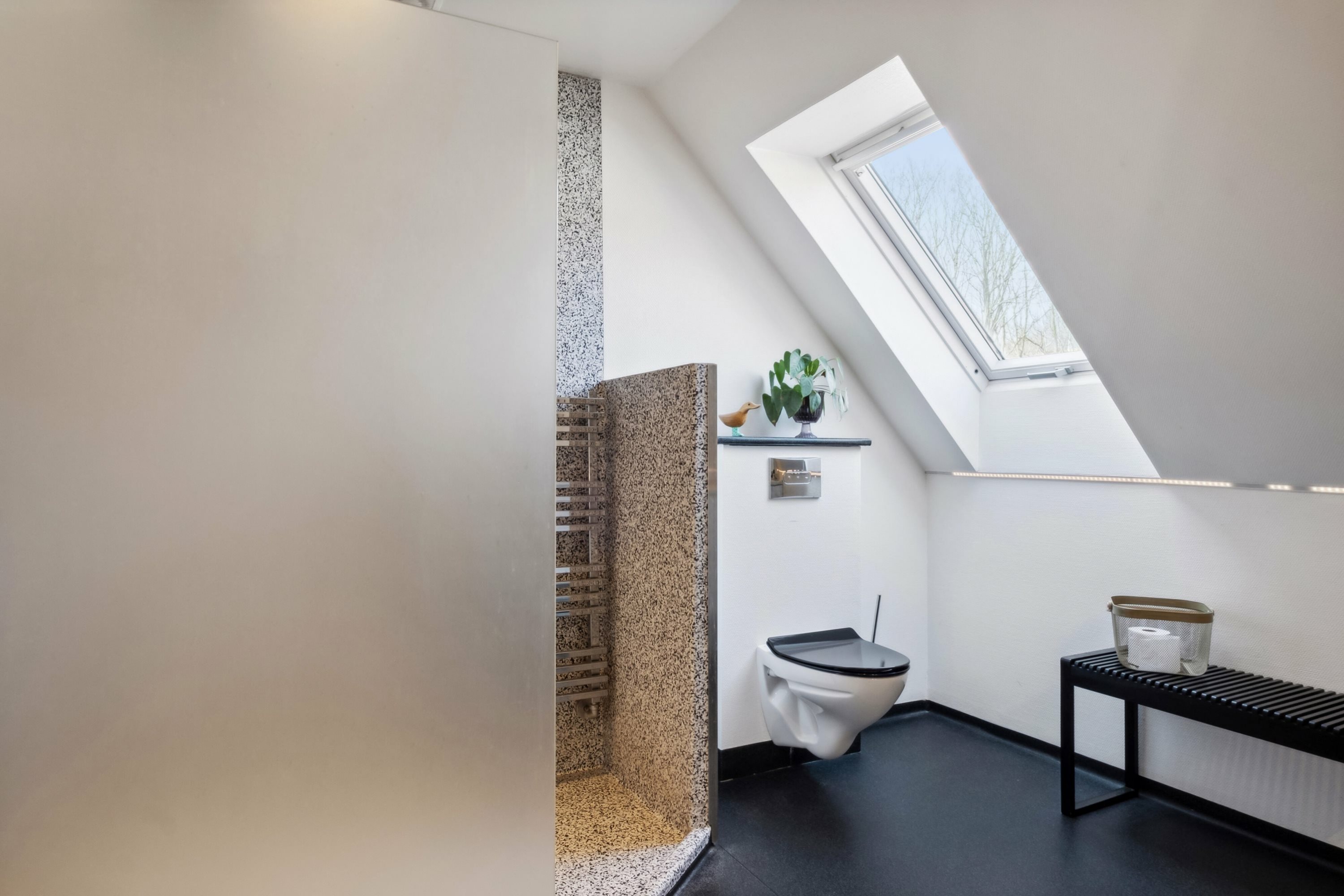 Fremhævet badeværelse billede i fuldskærmstilstand. Billede af Tingskoven 2, 8310 Tranbjerg J