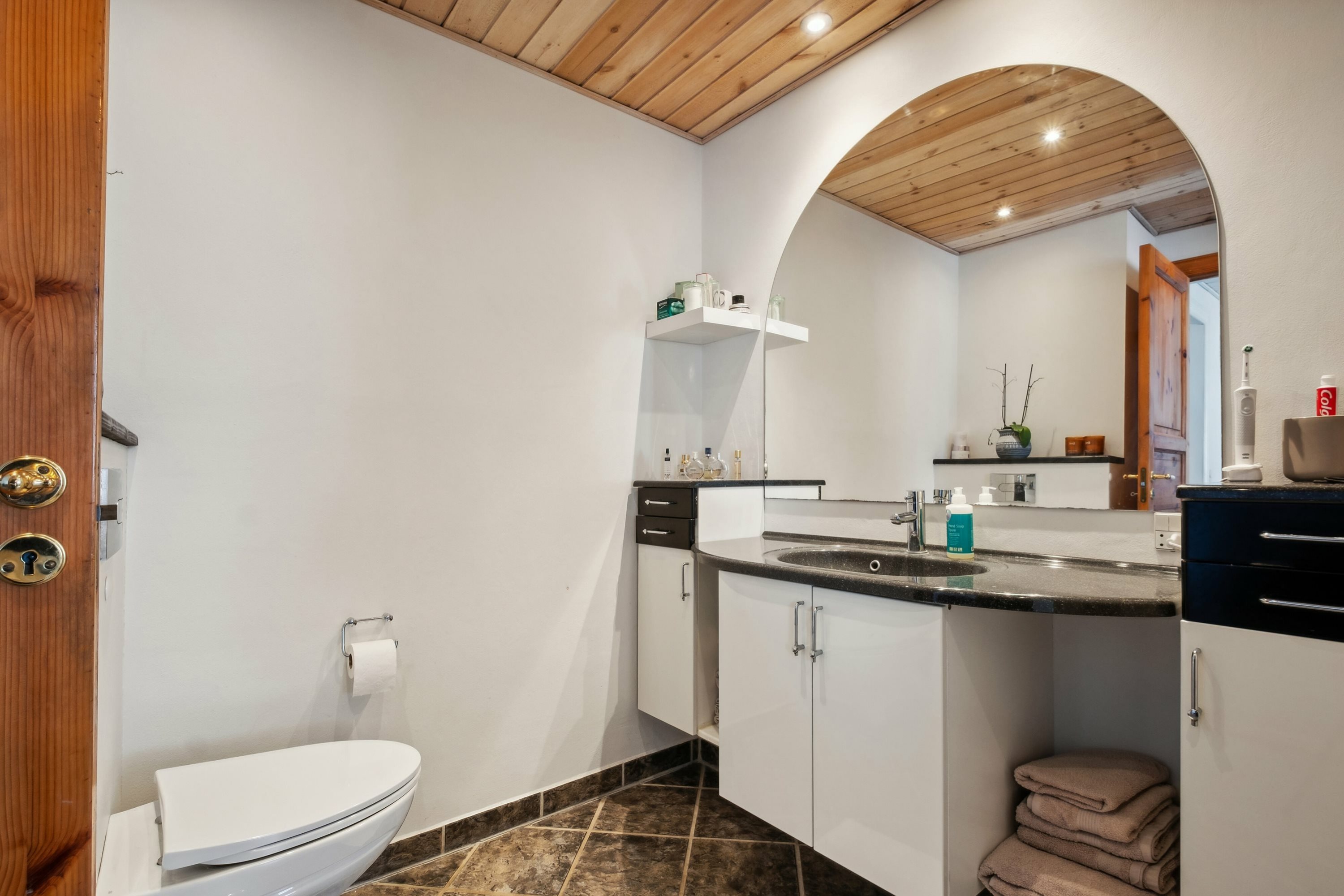 Fremhævet badeværelse billede i fuldskærmstilstand. Billede af Tingskoven 2, 8310 Tranbjerg J