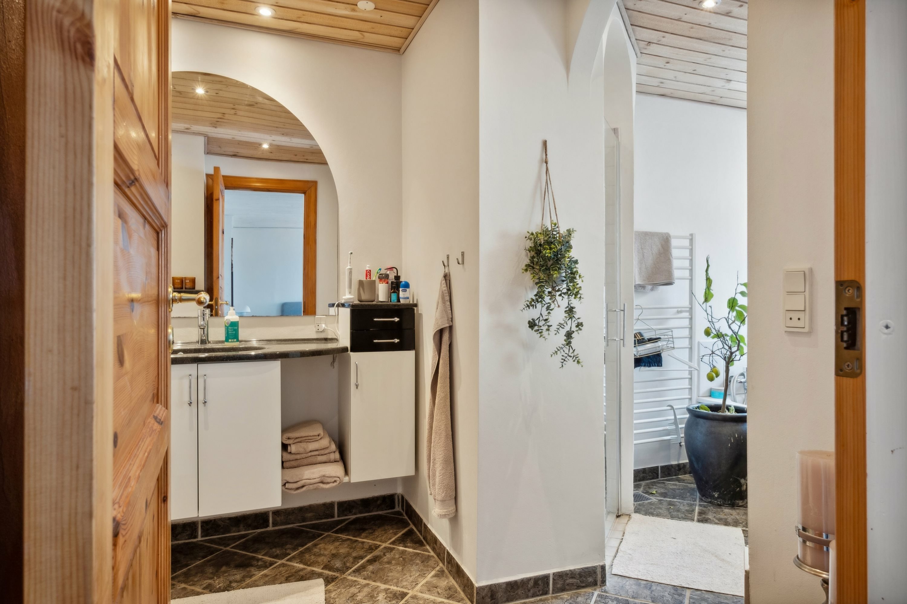 Fremhævet badeværelse billede i fuldskærmstilstand. Billede af Tingskoven 2, 8310 Tranbjerg J