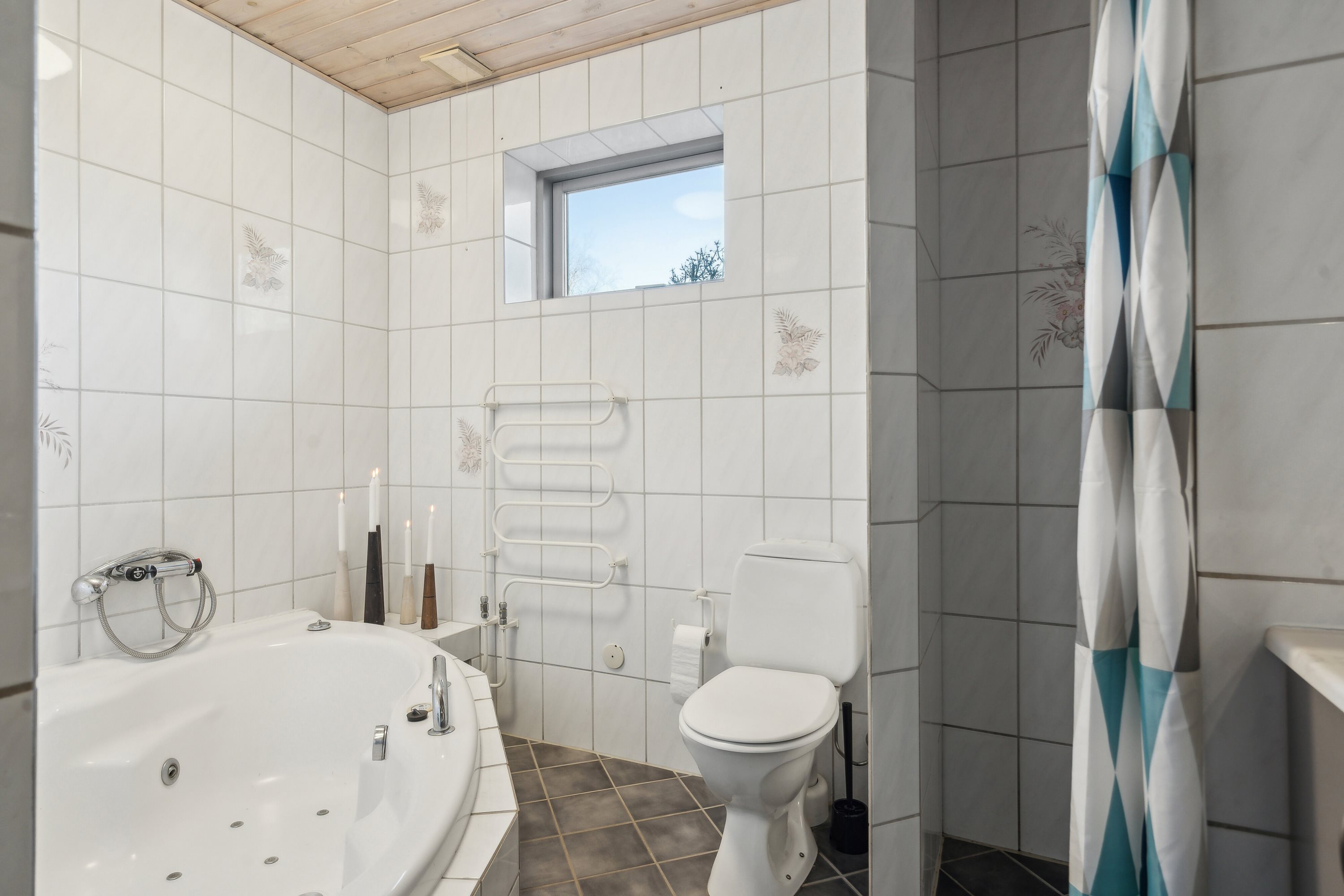 Fremhævet badeværelse billede i fuldskærmstilstand. Billede af Klovtoftvej 16, Jels, 6630 Rødding