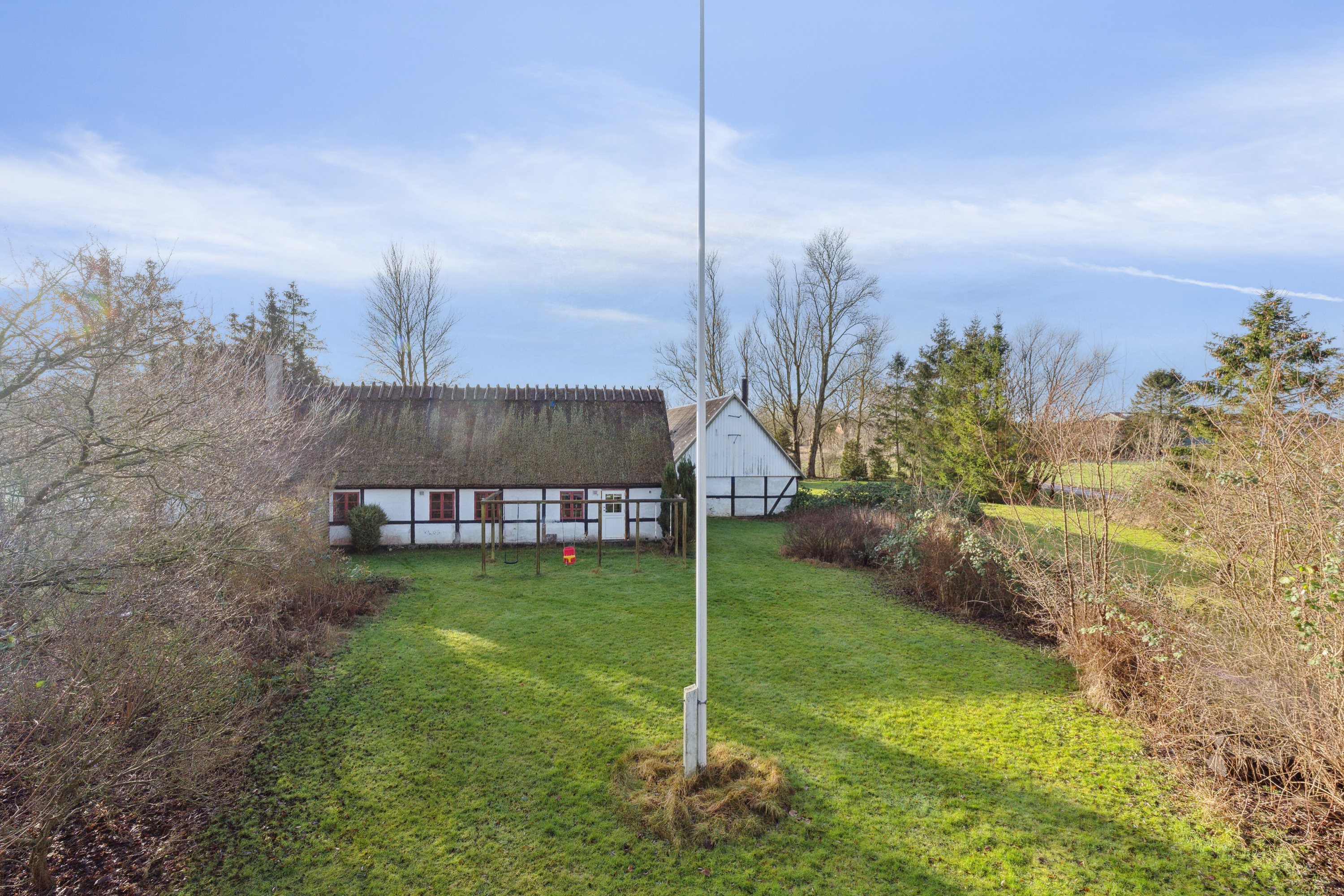 Fremhævet set fra haven billede i fuldskærmstilstand. Billede af Skov-Torupvej 15, Skov-Torup, 4683 Rønnede