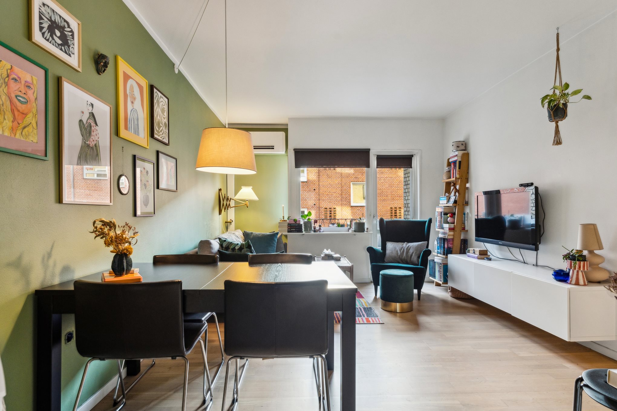 Fremhævet stue billede i fuldskærmstilstand. Billede af Markedspladsen 7, st.. tv., 8900 Randers C