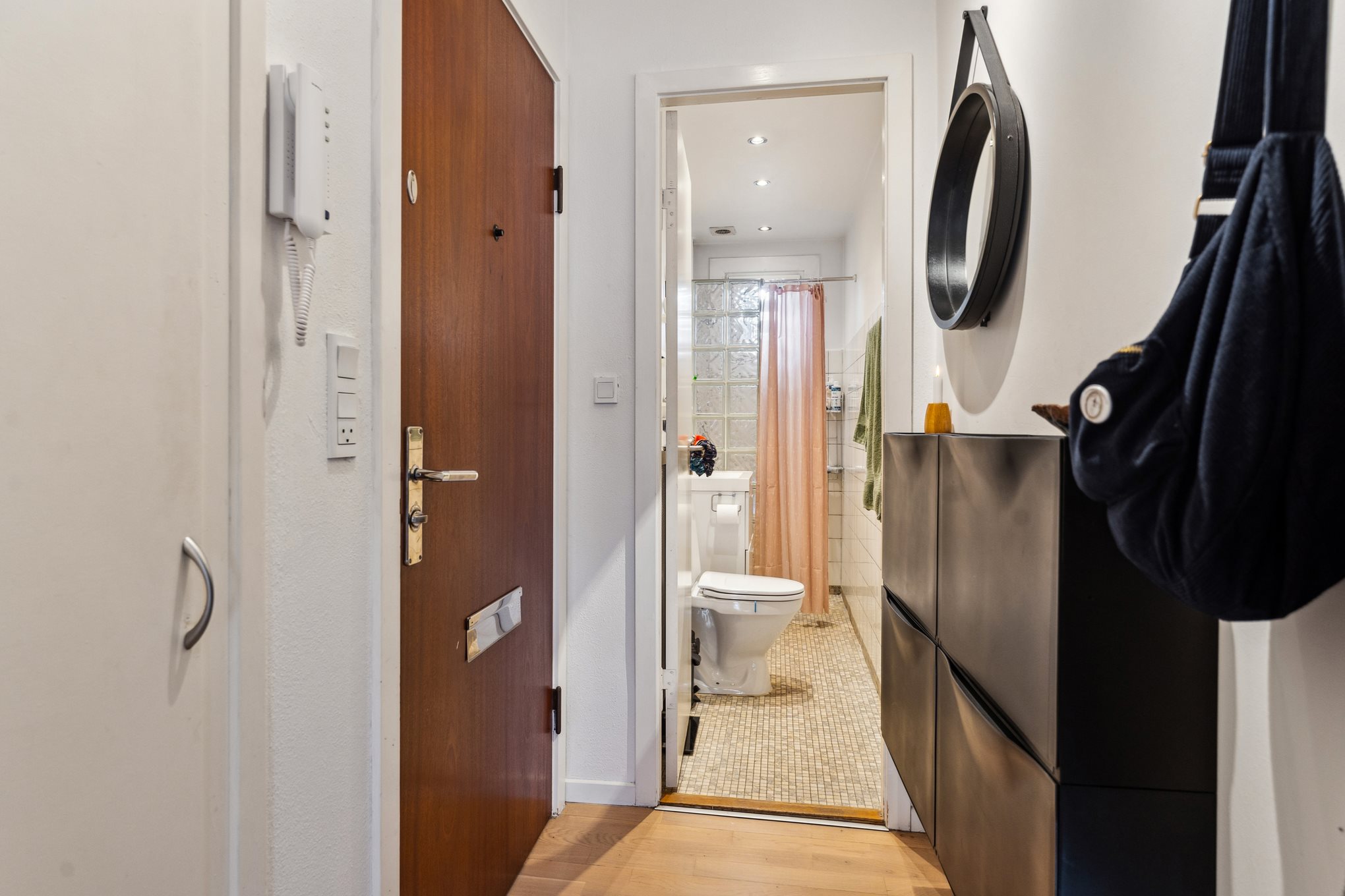 Fremhævet entré billede i fuldskærmstilstand. Billede af Markedspladsen 7, st.. tv., 8900 Randers C