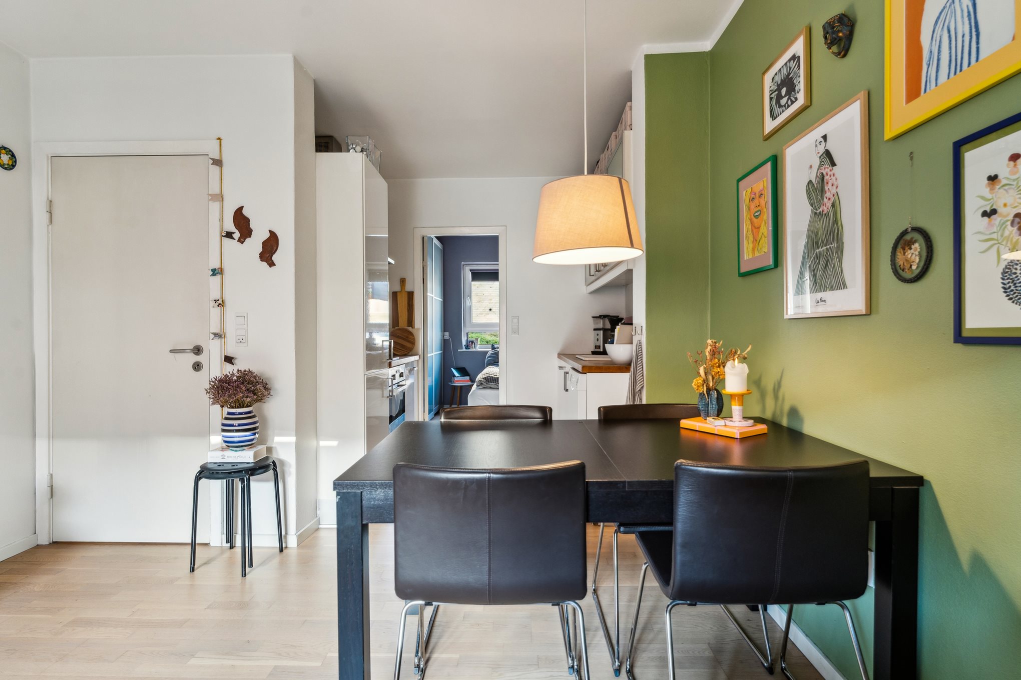 Fremhævet stue billede i fuldskærmstilstand. Billede af Markedspladsen 7, st.. tv., 8900 Randers C