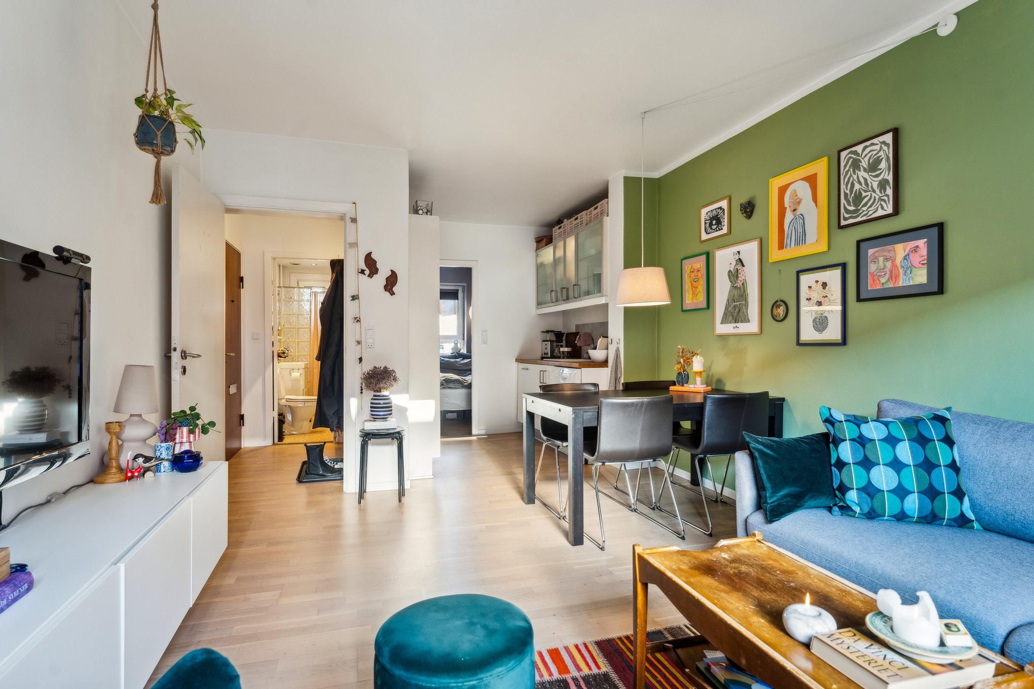 Fremhævet stue billede i fuldskærmstilstand. Billede af Markedspladsen 7, st.. tv., 8900 Randers C