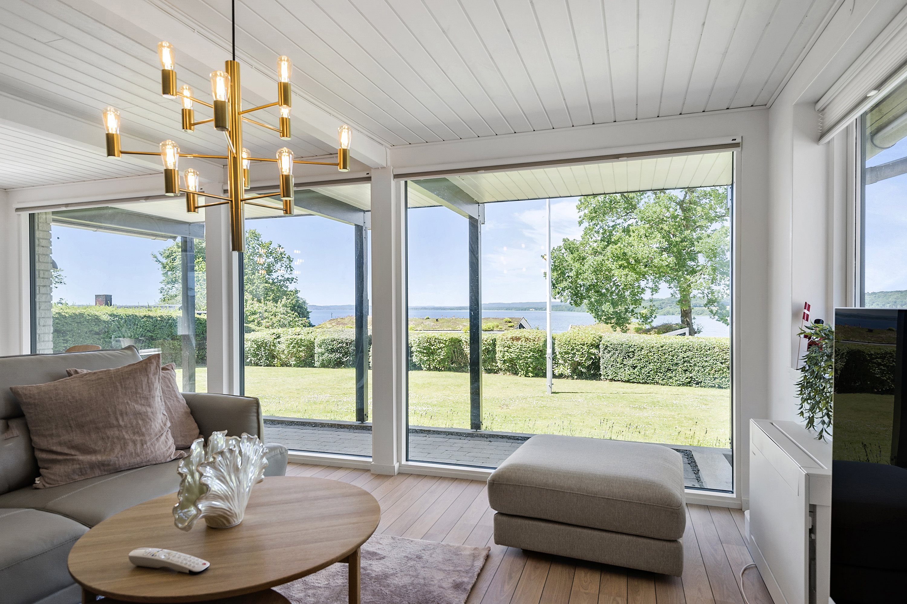 Fremhævet stue billede i fuldskærmstilstand. Billede af Mossøbrå 21, Vrold, 8660 Skanderborg