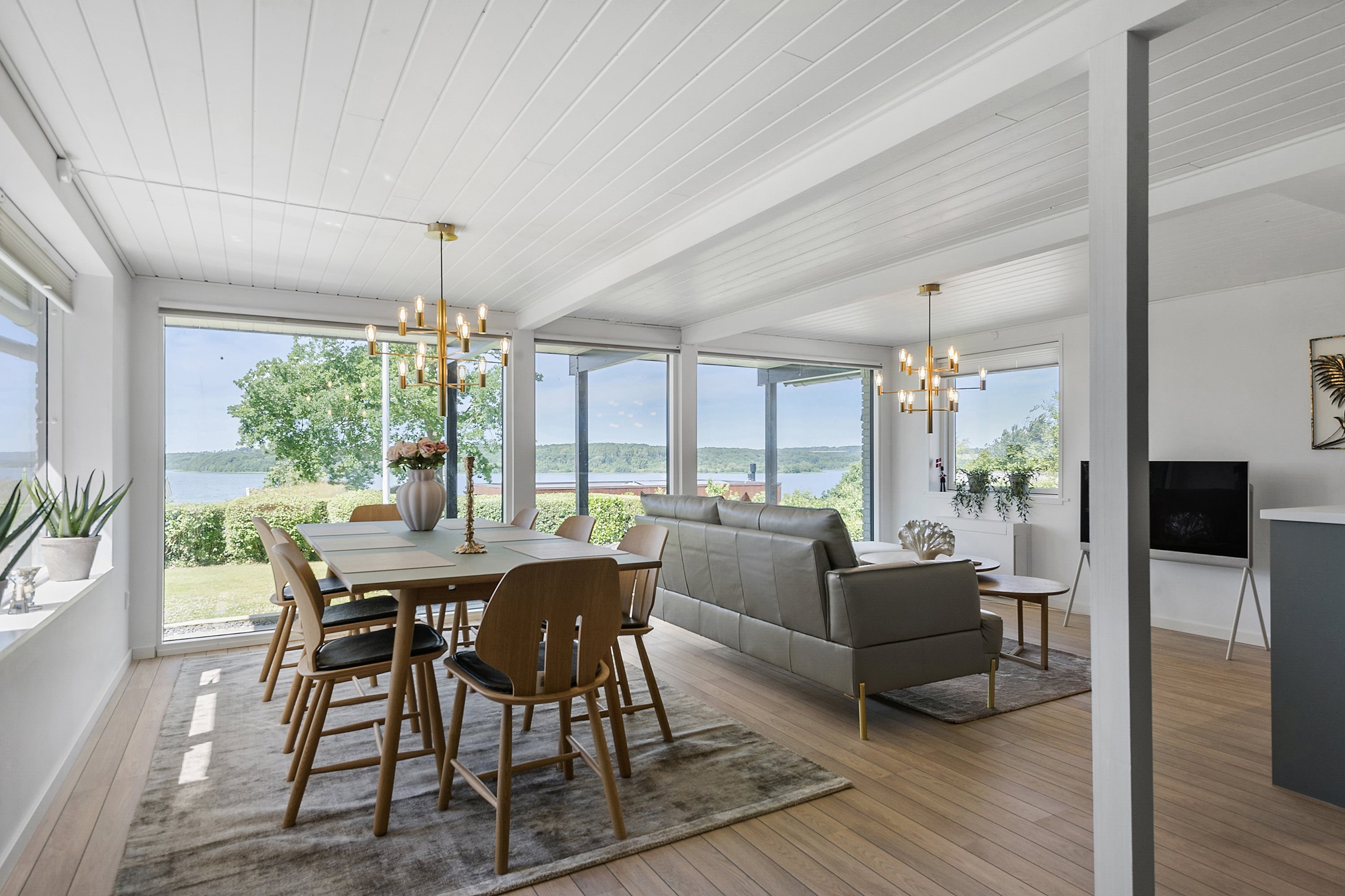 Fremhævet alrum/stue billede i fuldskærmstilstand. Billede af Mossøbrå 21, Vrold, 8660 Skanderborg