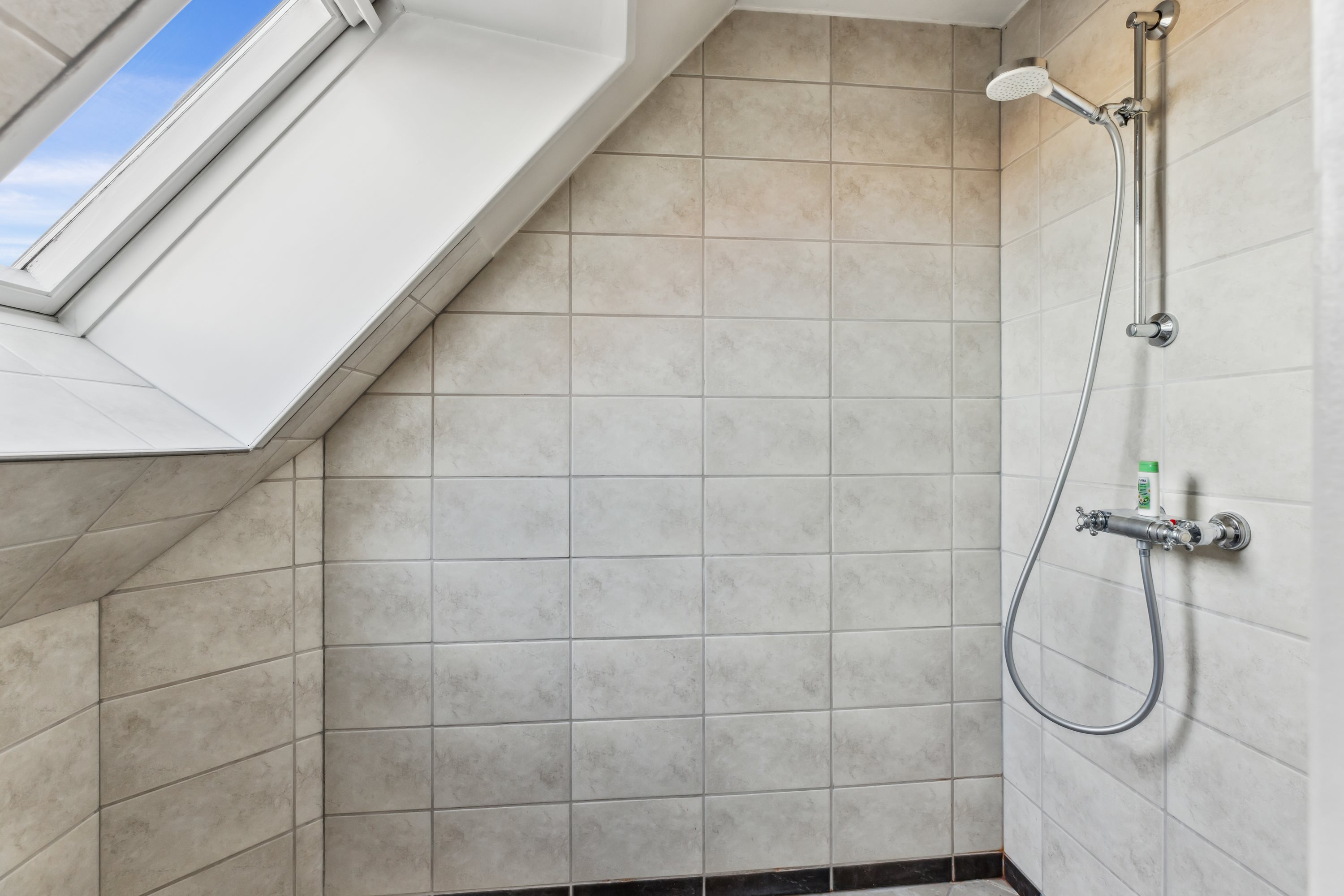 Fremhævet badeværelse billede i fuldskærmstilstand. Billede af Vesterbakke 18, 6310 Broager