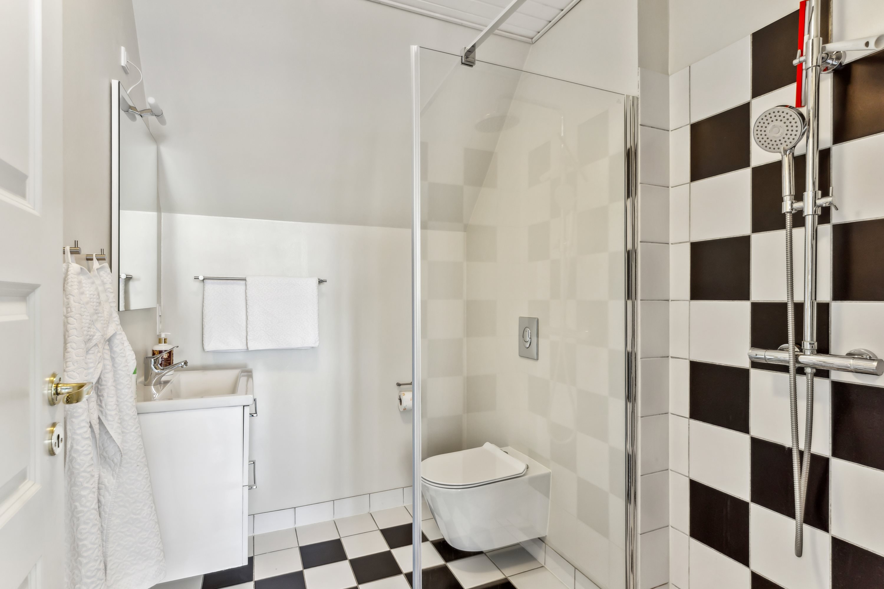 Fremhævet badeværelse billede i fuldskærmstilstand. Billede af Vesterbakke 18, 6310 Broager