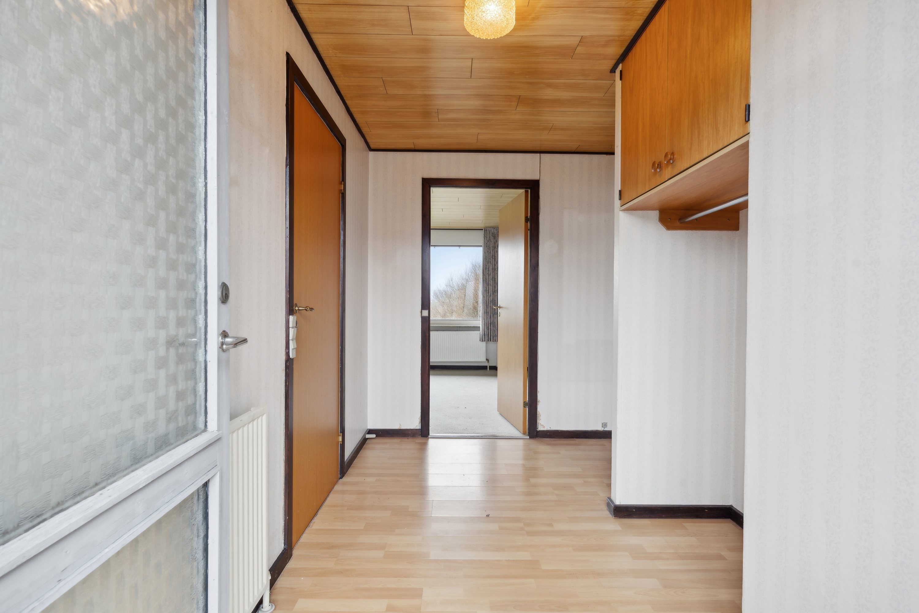 Fremhævet gang billede i fuldskærmstilstand. Billede af Præstemarken 13, 8653 Them